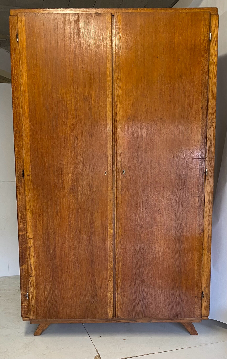 Vintage wardrobe feet compass