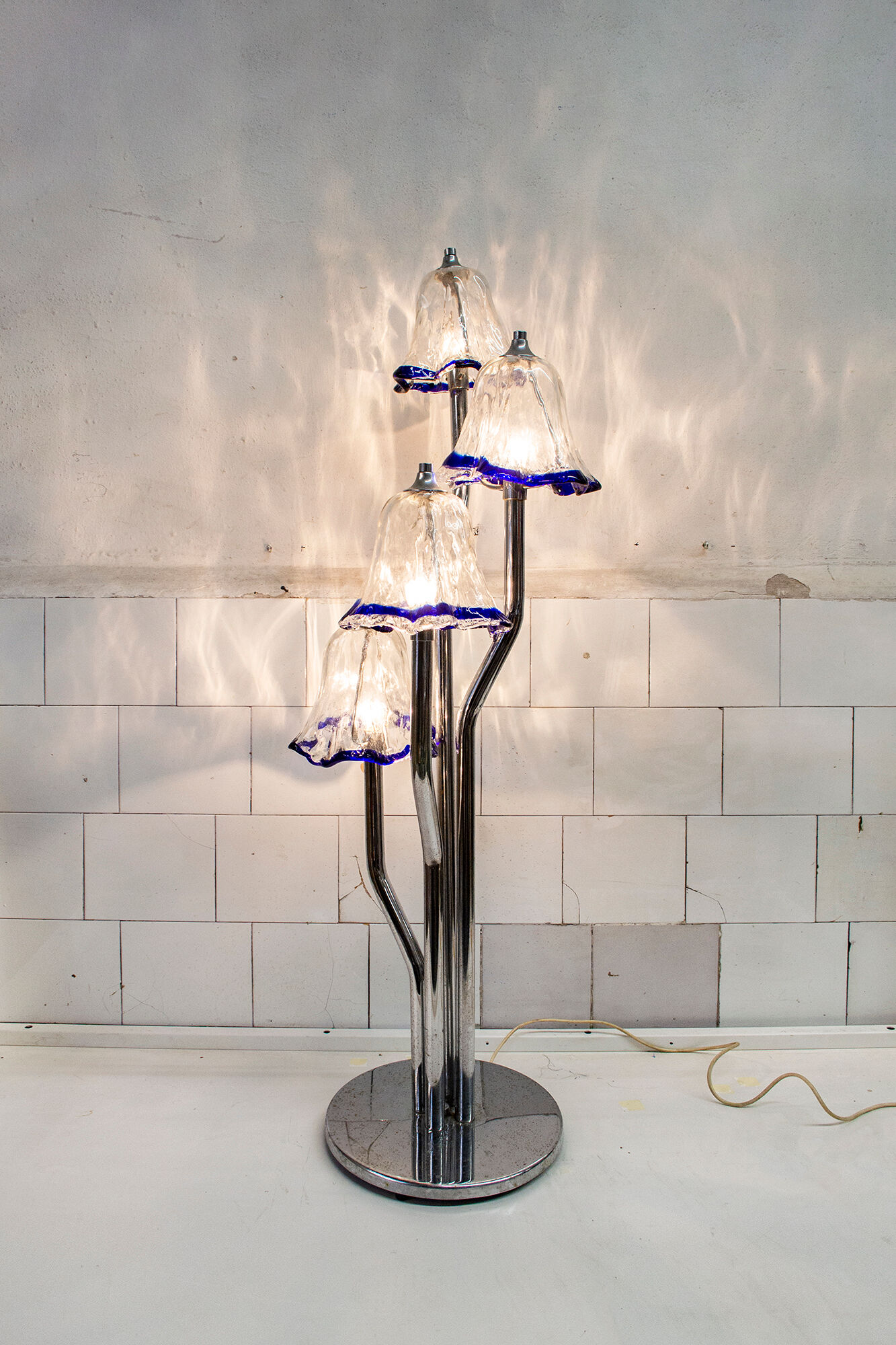 Murano glass and chromed metal floor lamp, Anni '70