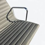 Light Grey Herman Miller Original Eames EA335 Desk Aluminium Chair