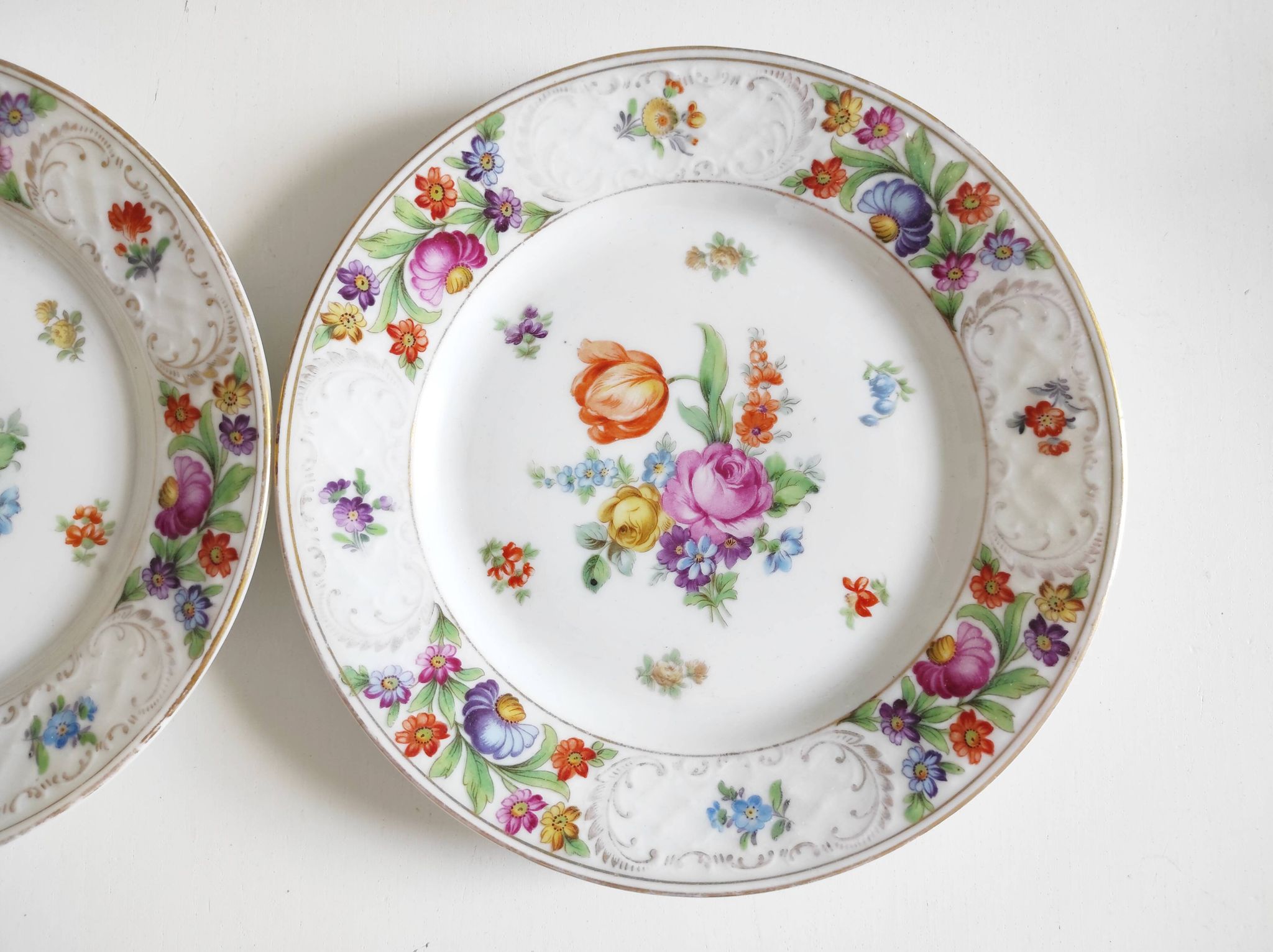 Paire d'assiettes fleuries porcelaine allemande