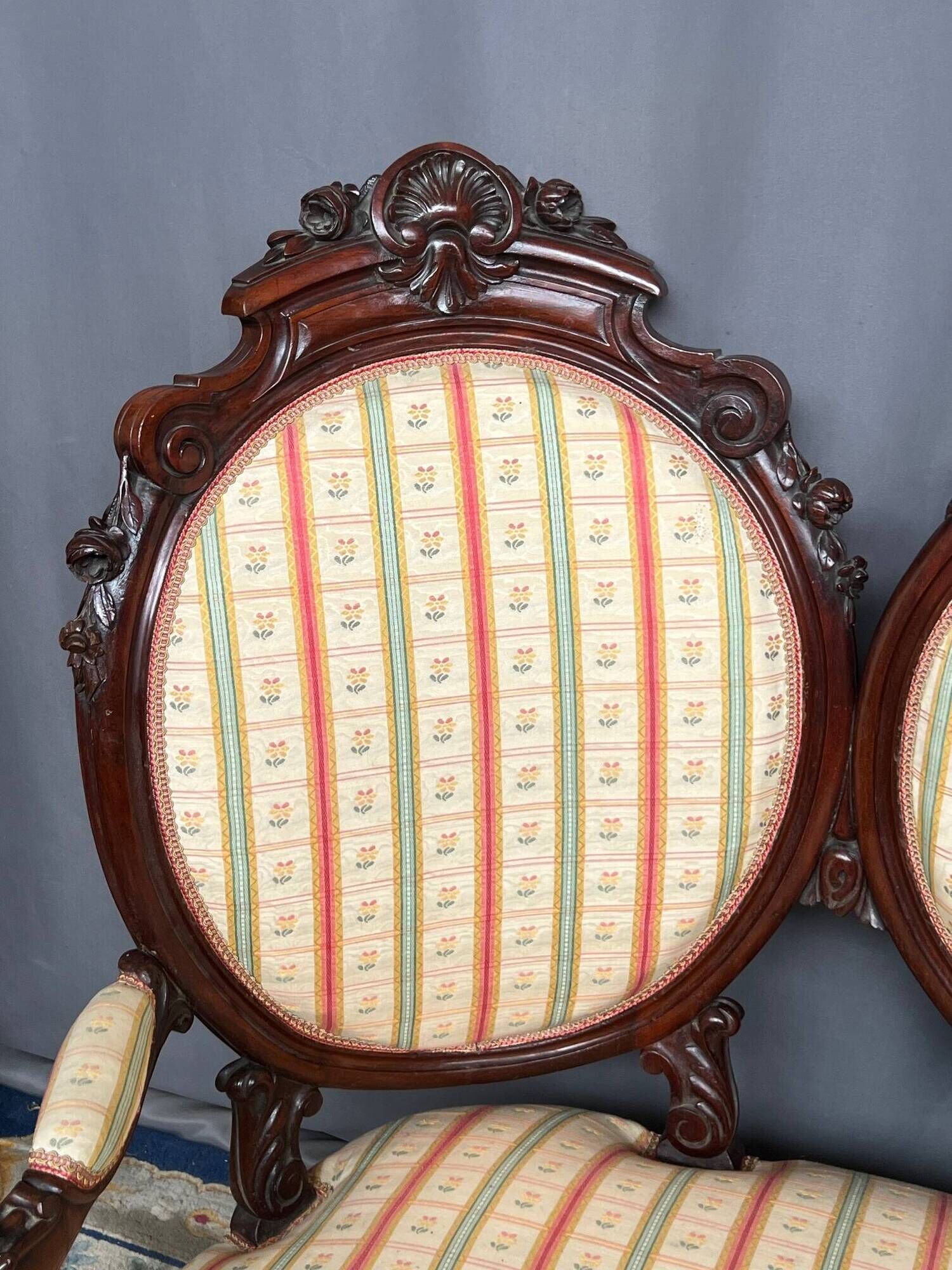 Antique baroque canapé. Mahogany, carved.