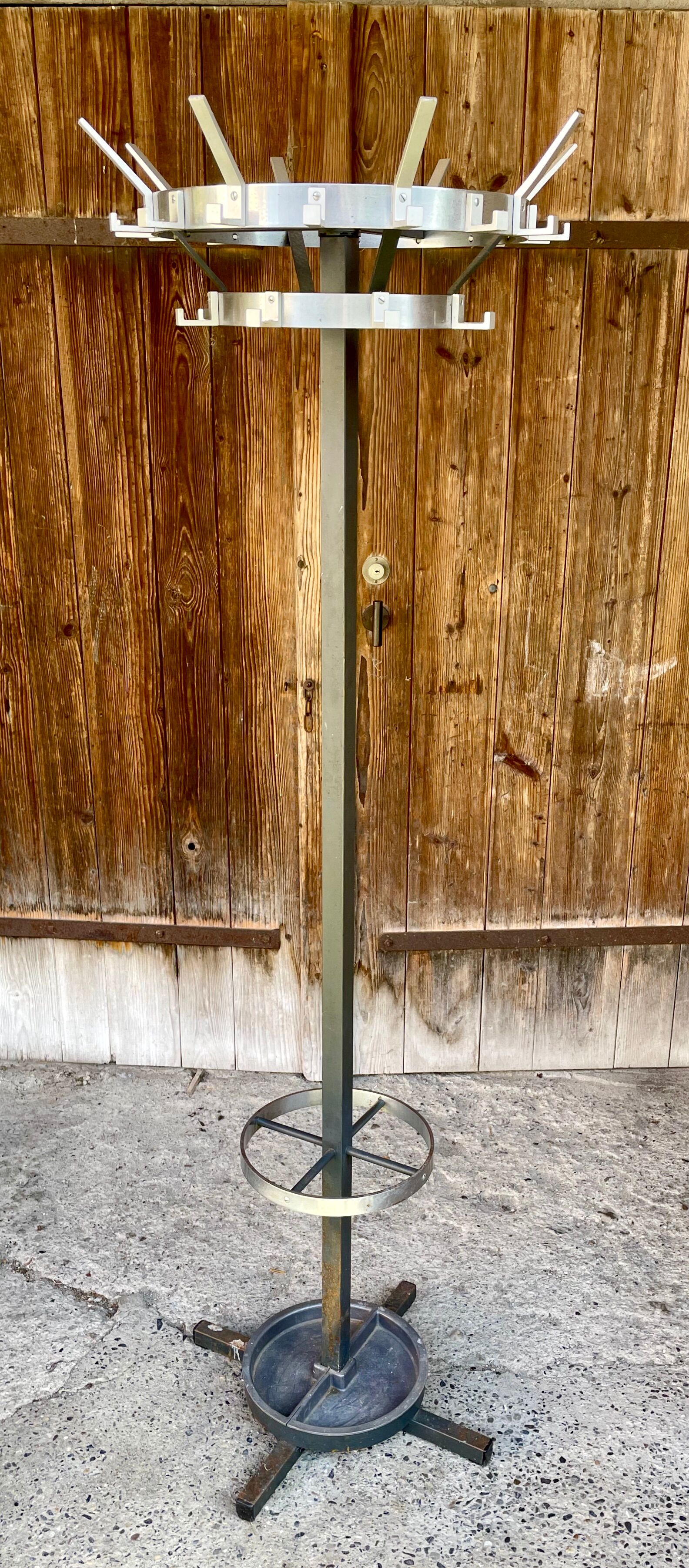 coat rack type "Maul Caligo" of the 80s