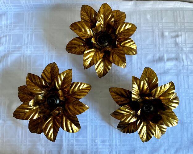 Trio appliques golden flowers