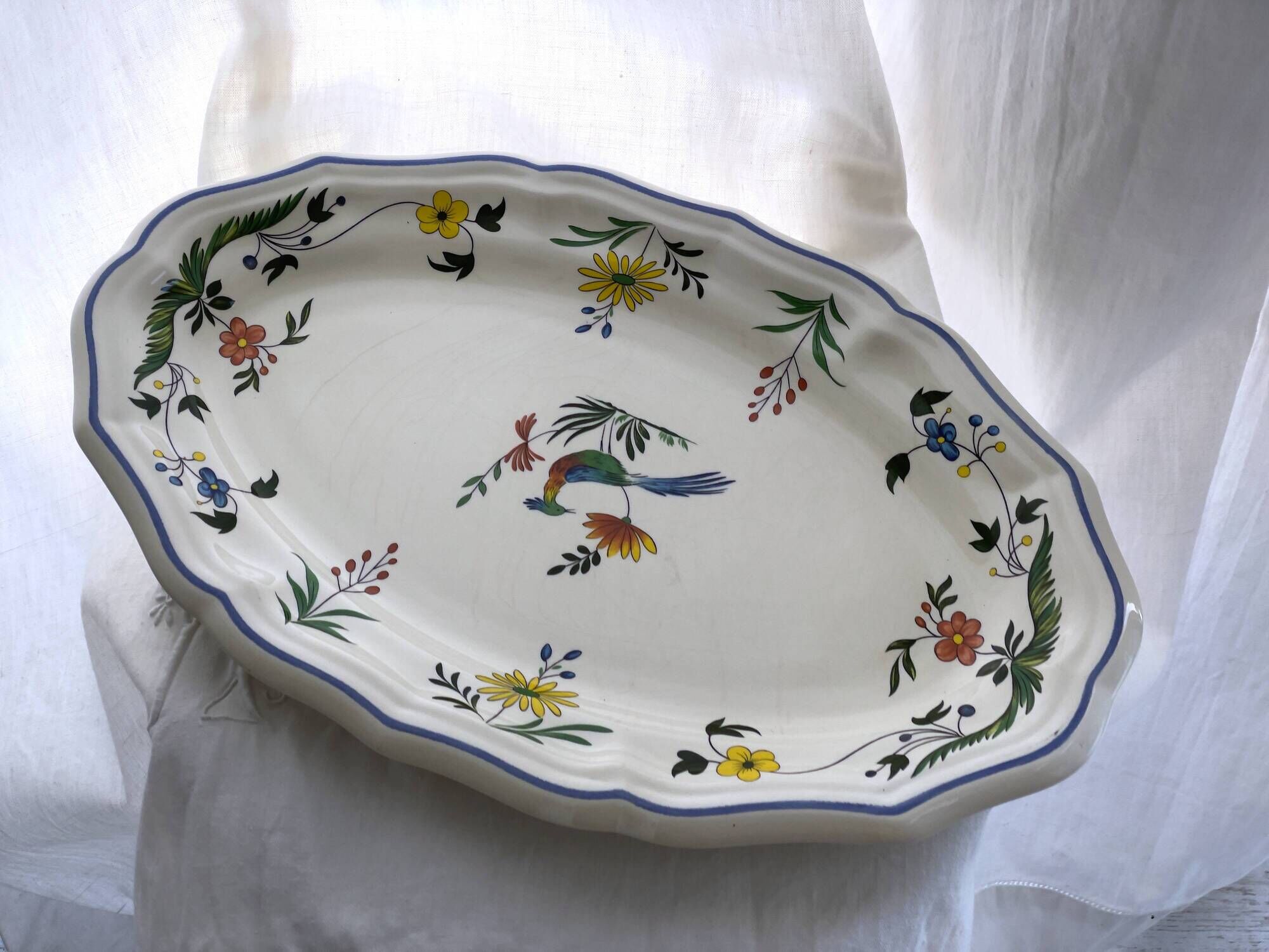 Plat de service ovale en faïence de Gien « oiseaux de paradis »