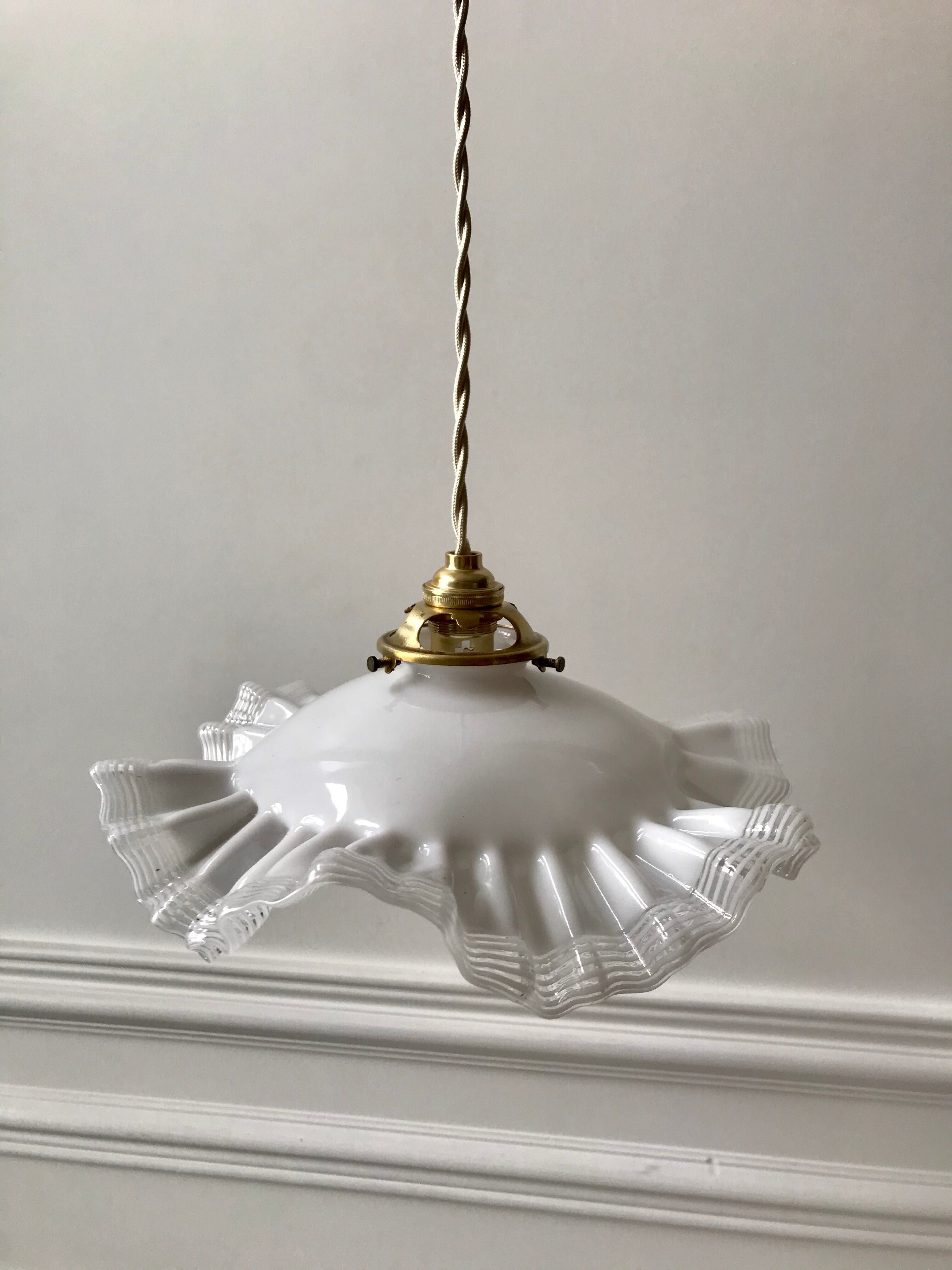 Opaline suspension in pleated glass 40s-50s