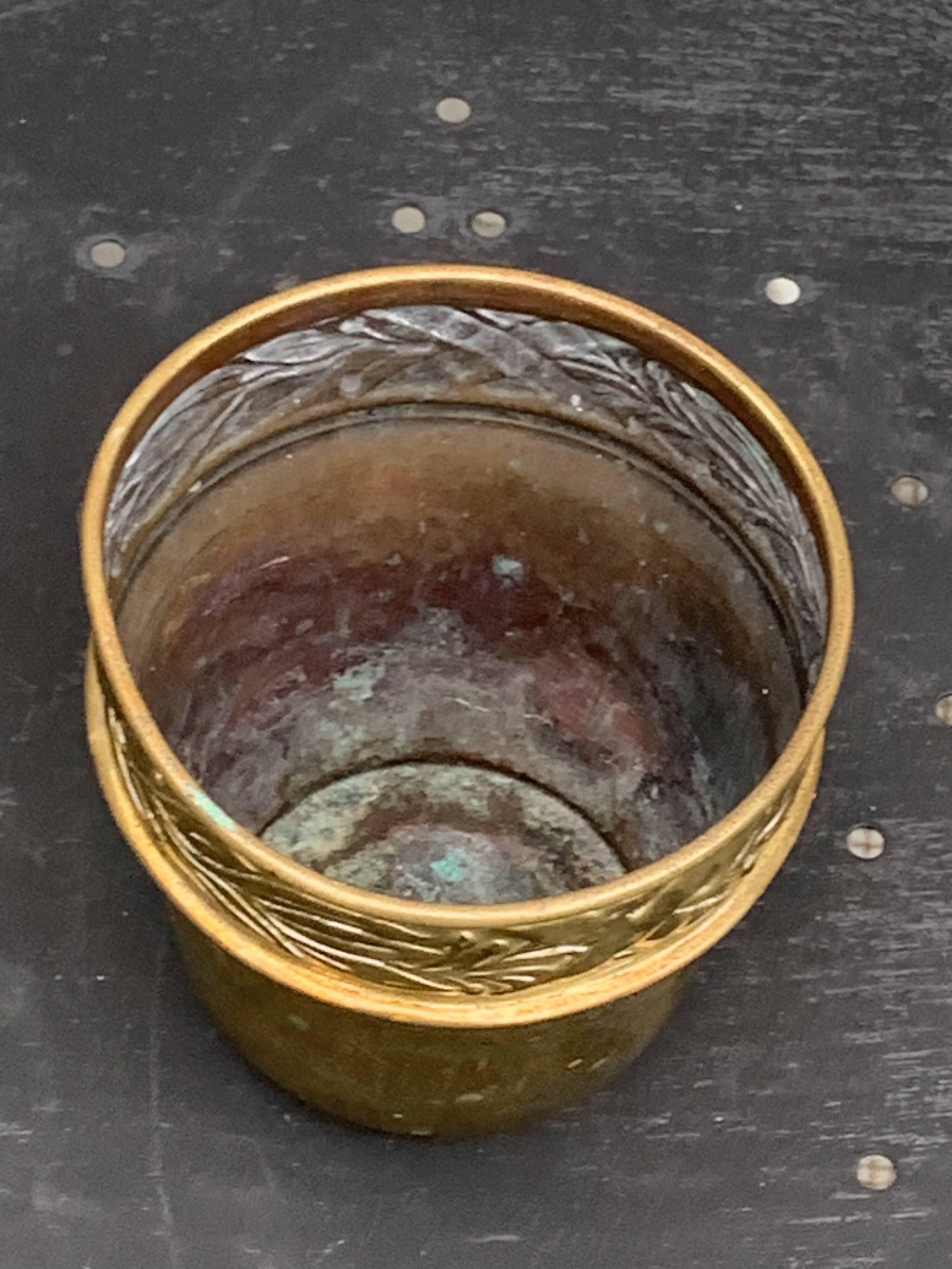 Pot cover in gilded brass, copper, chiseled and hammered pattern, foliage and cherries, old