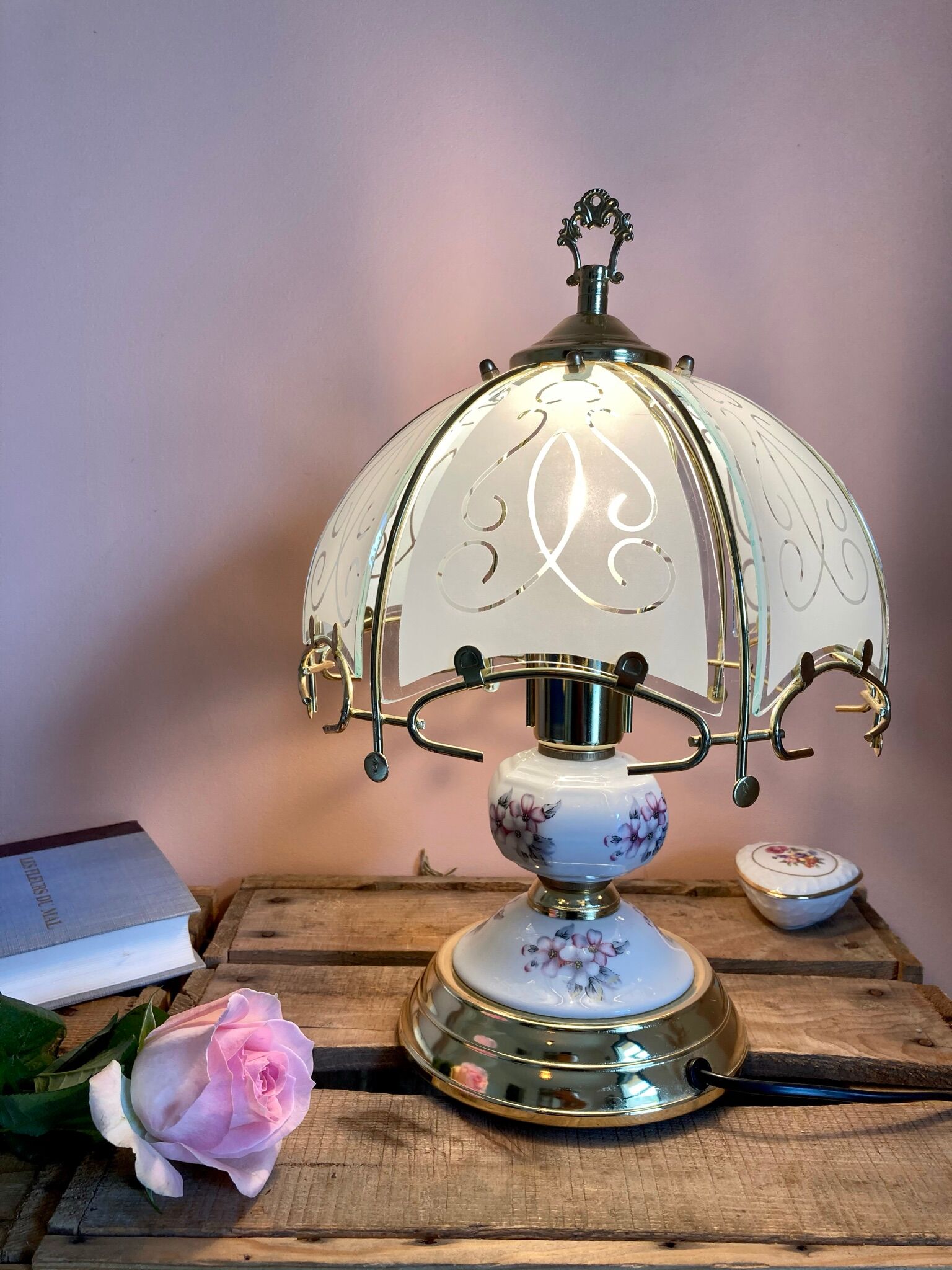 Lampe dorée pied porcelaine style tiffany