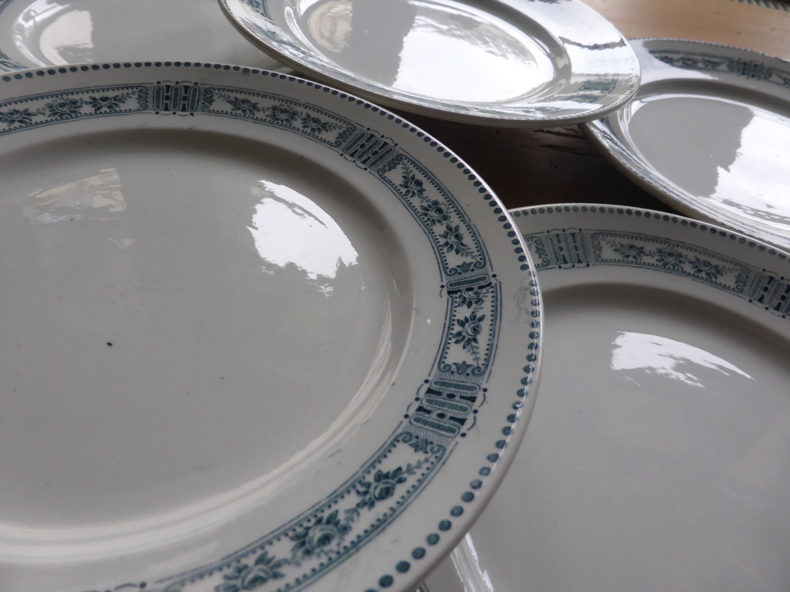 Set de 6 assiettes à dessert en terre de fer du Moulin des Loups modèle Pasteur