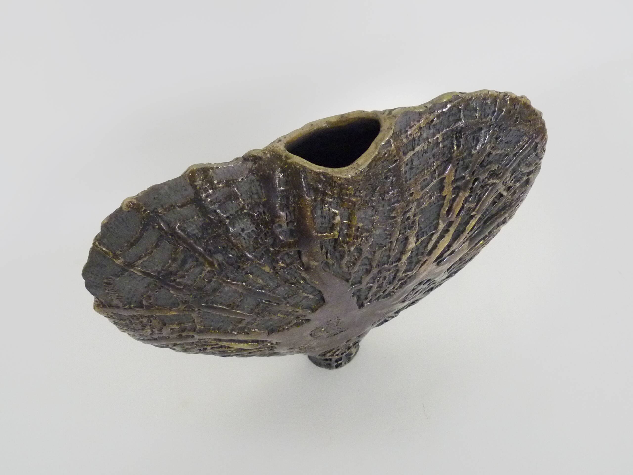 Large vintage ceramic heart-shaped vase signed 80s 35X38 cm