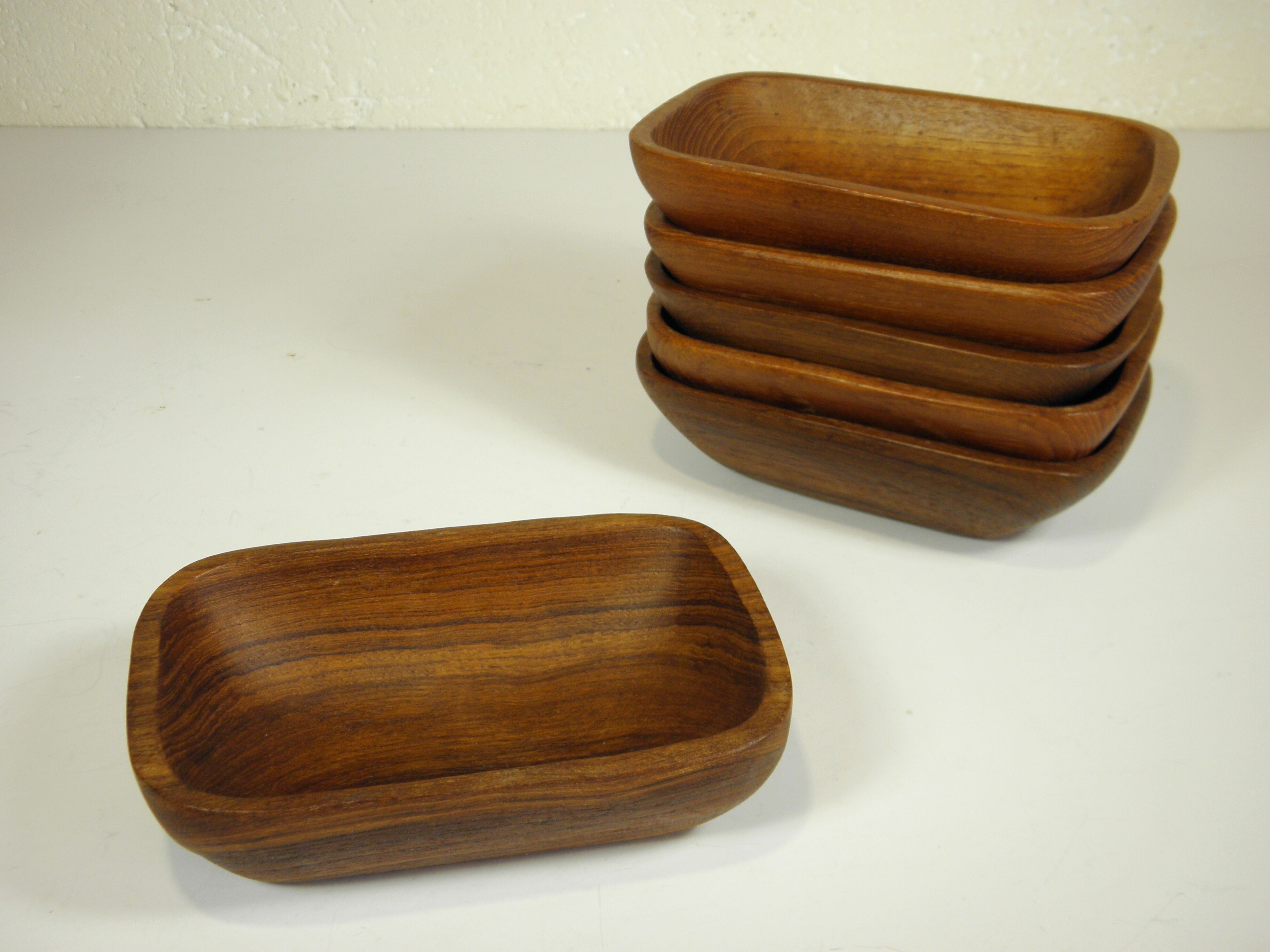 Set of 6 teak bowls 15 x 10