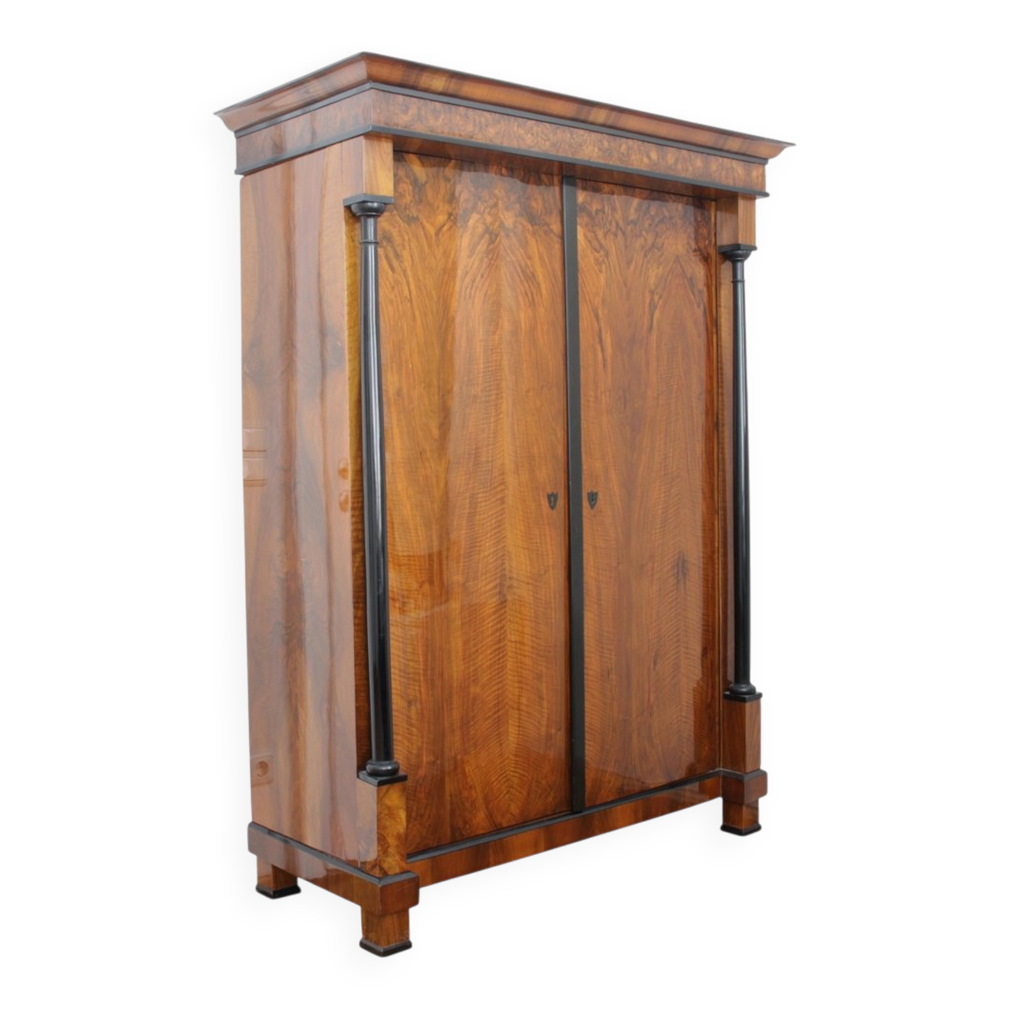 Biedermeier Armoire, Walnut Veneer and Full Columns, Austria, circa 1820