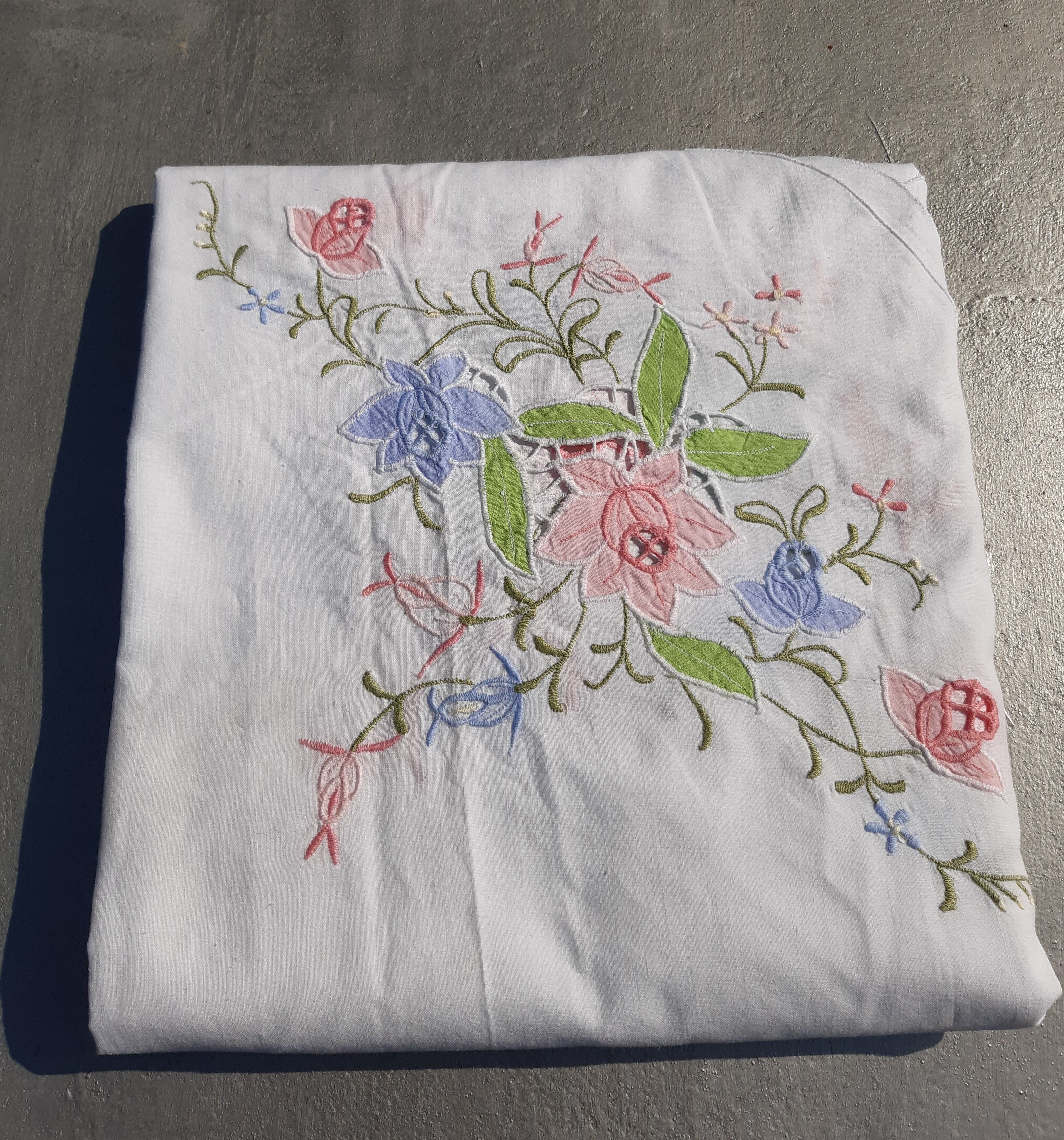 White oval tablecloth large format floral 255X170