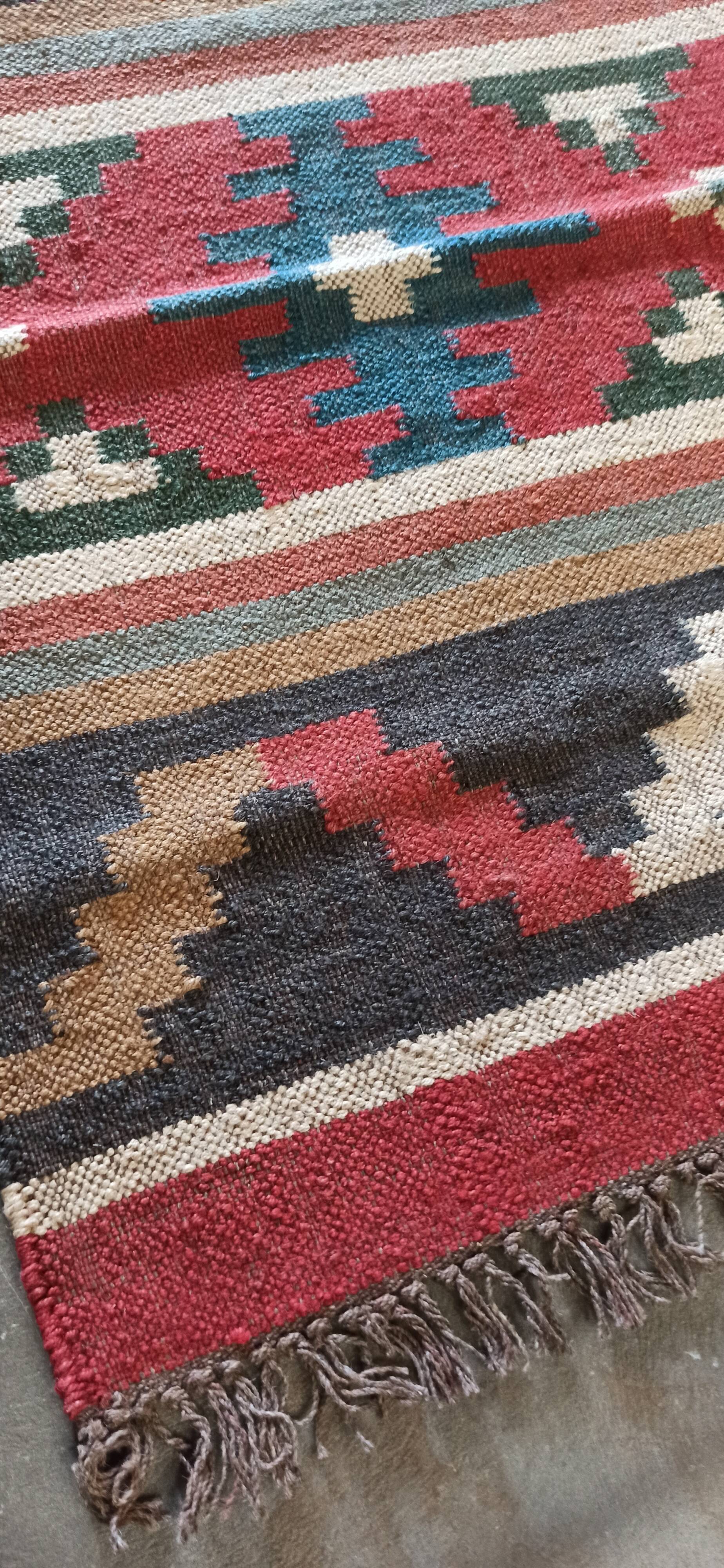 Kilim carpet in burlap and cotton. 60cm x 100cm