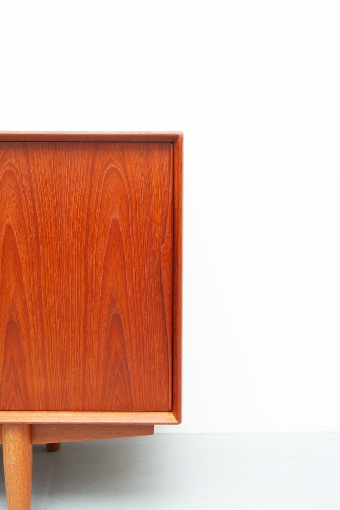 Grand buffet en teck par Dyrlund, années 1960.