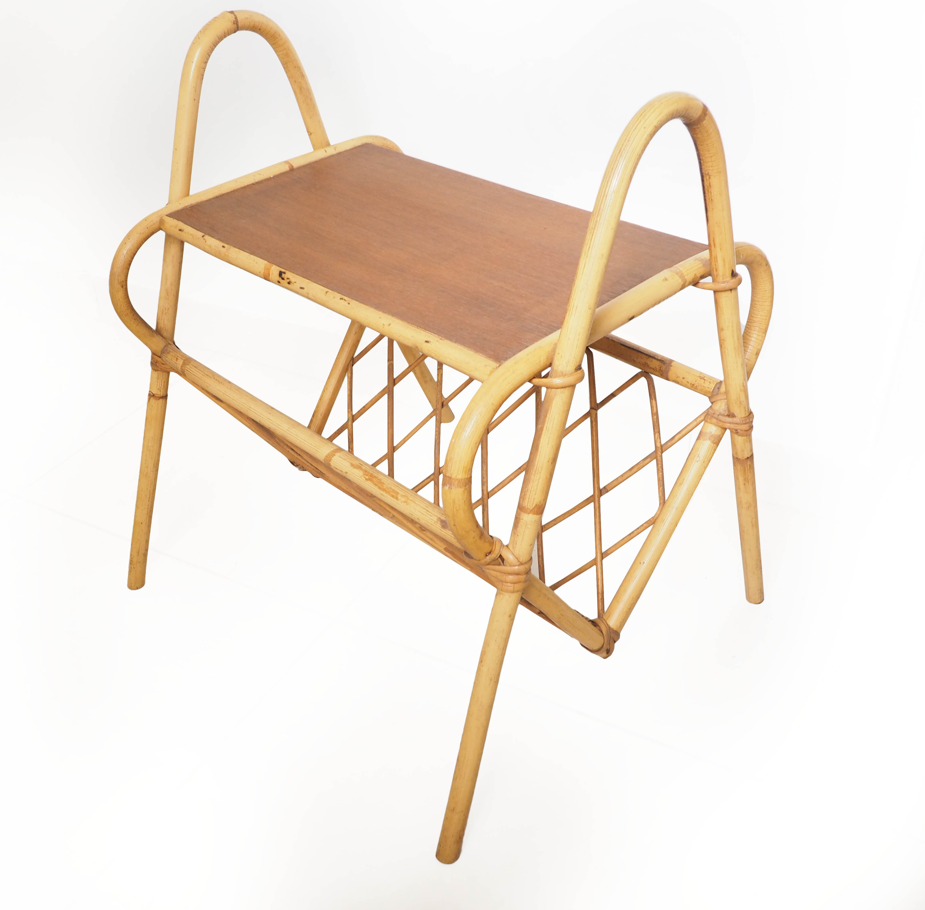 Table porte revues rotin