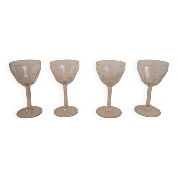 Série de 4 verres à pied en verre ciselé – France 50's