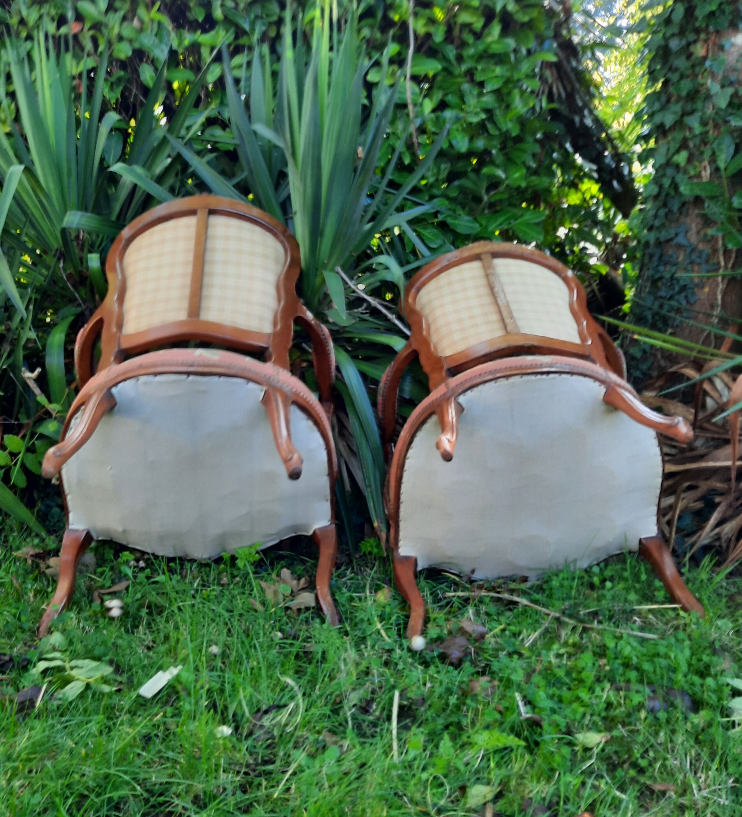 Paire de fauteuils style Louis XV