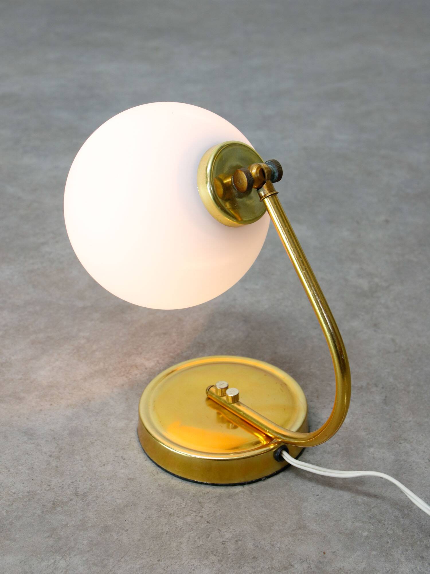 Lampe de table italienne vintage de couleur dorée
