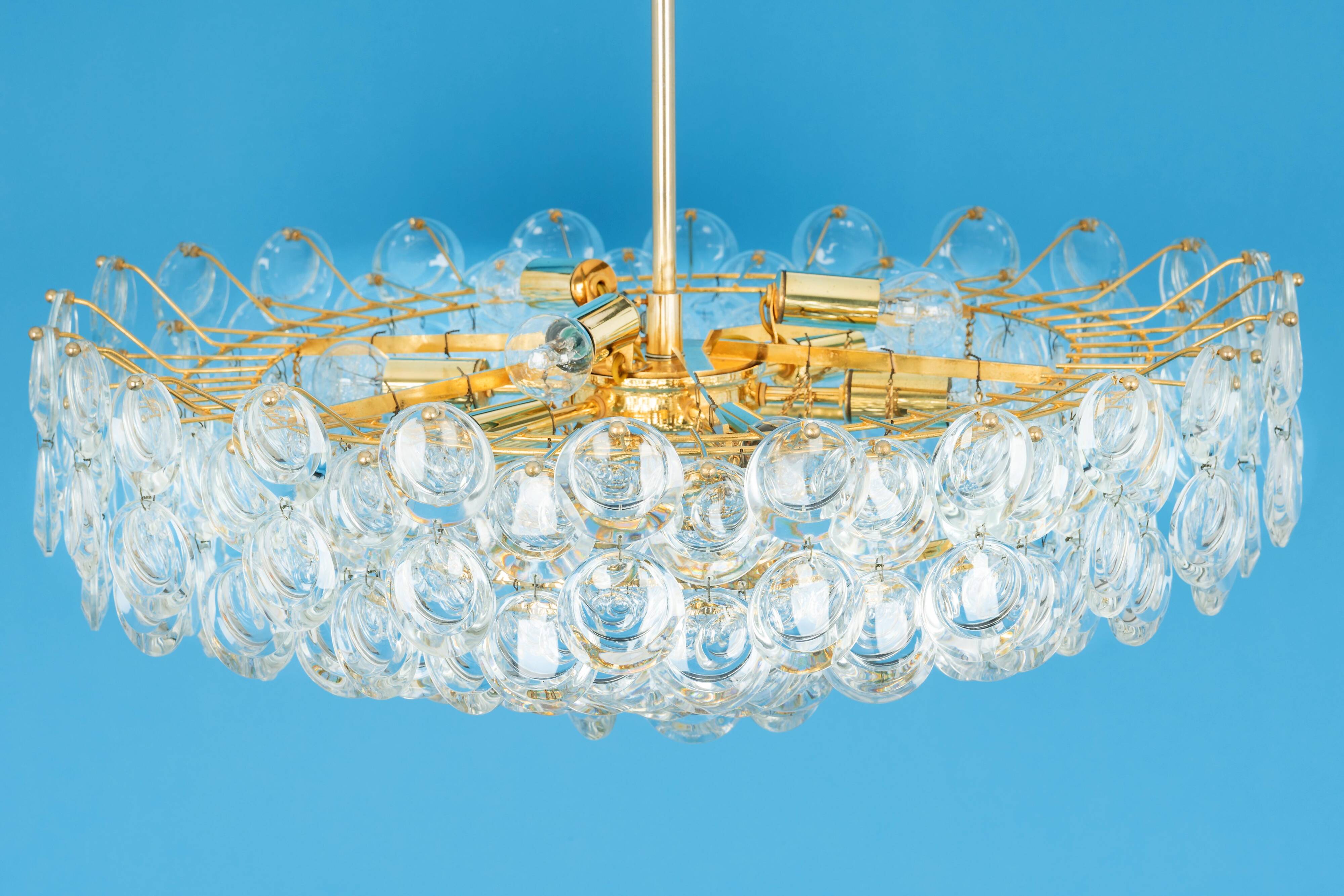 Large chandelier in gilded brass and crystal, Sciolari design by Palwa, Germany, 1970s.