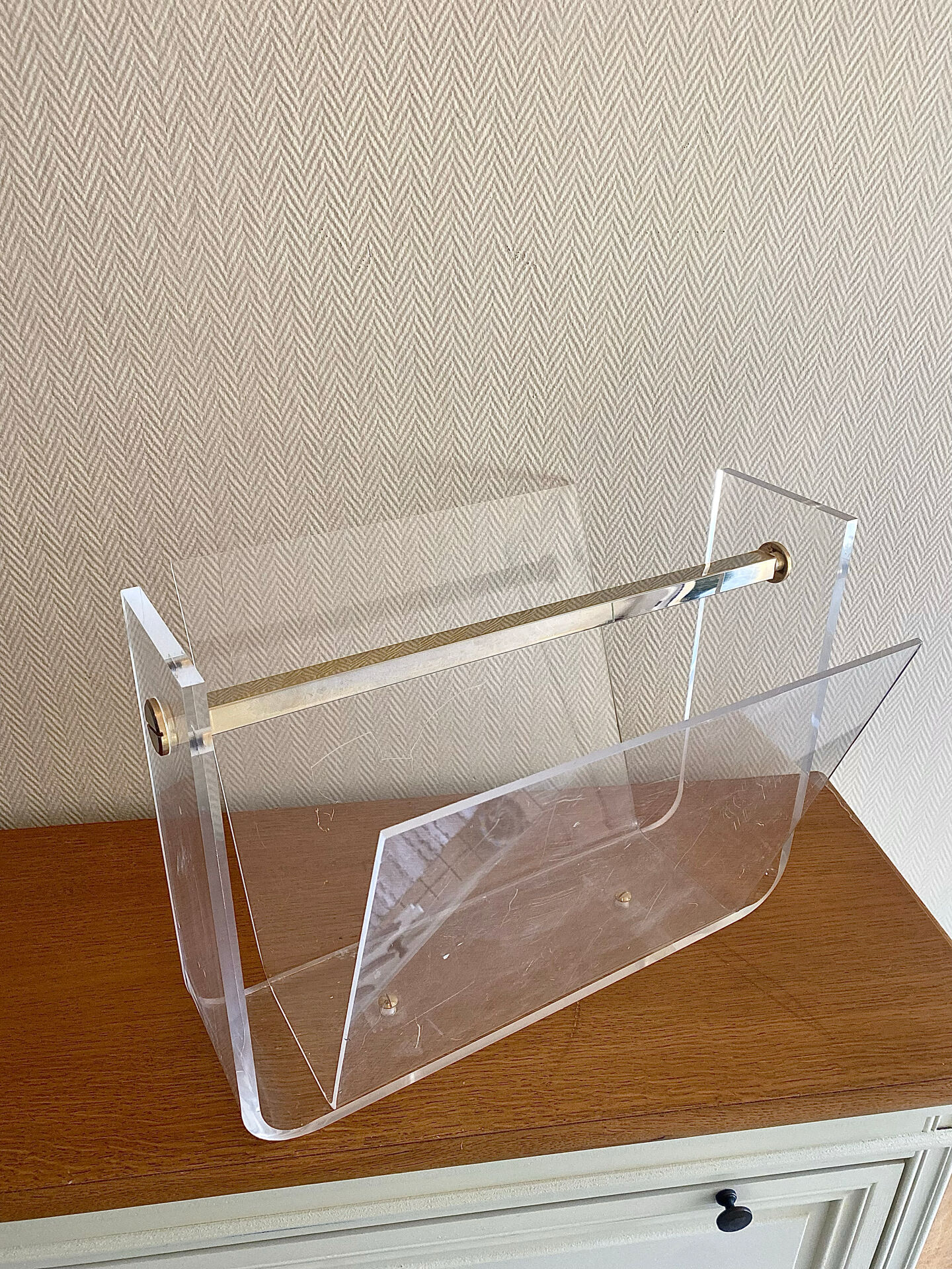 Vintage magazine rack in plexiglass by David Lange.