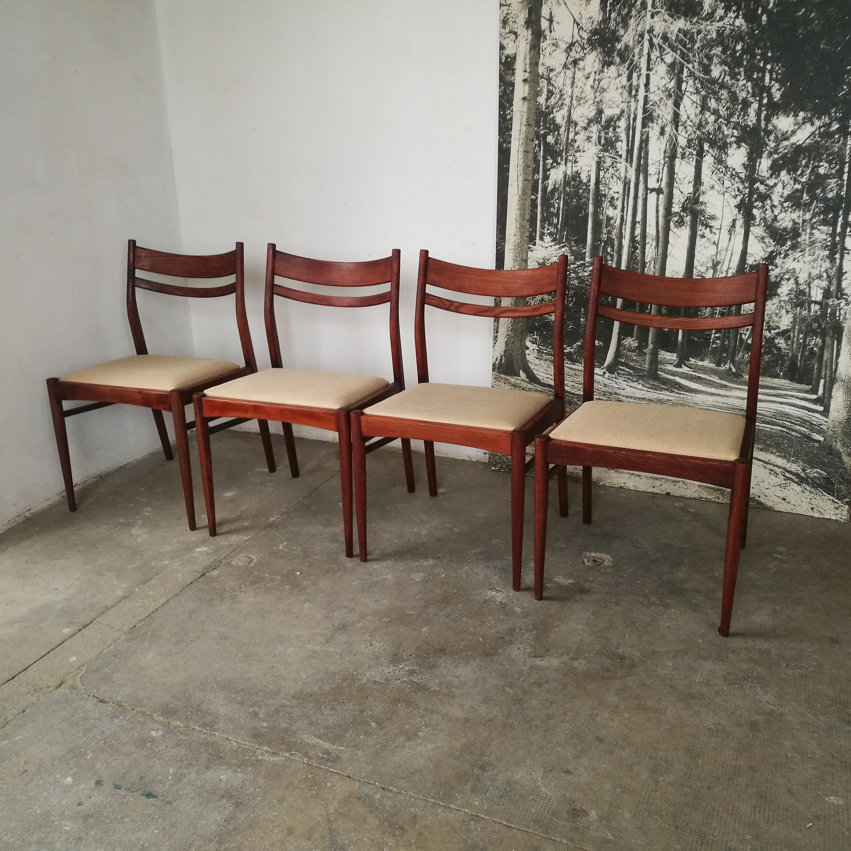 Set of 4 Scandinavian chairs