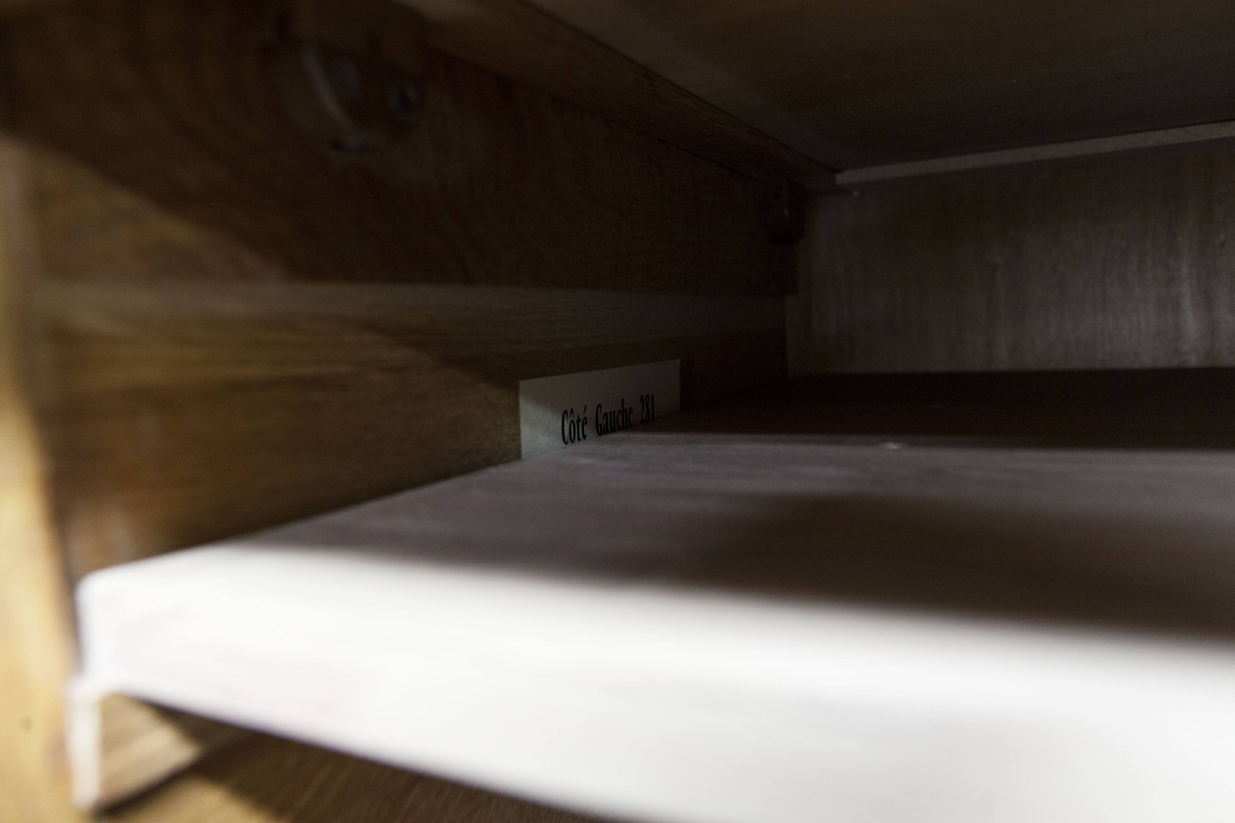 Armoire penderie 1950 pieds compas portes coulissantes plateau neuf