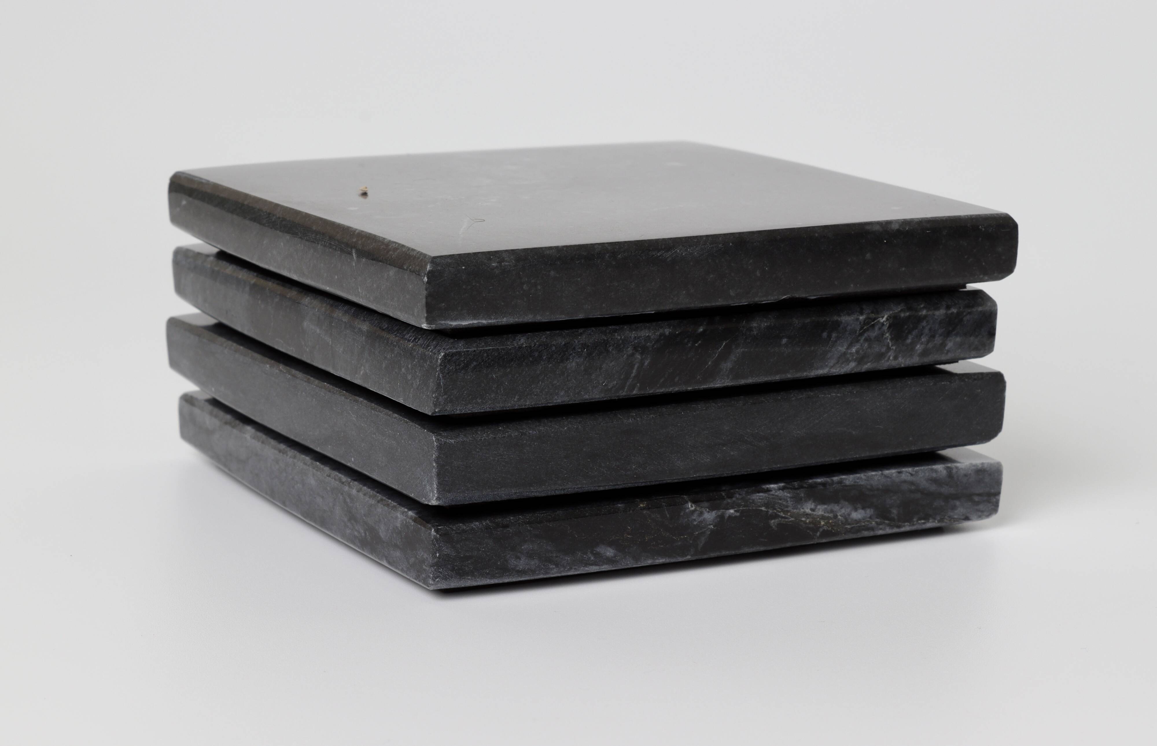 Madeji – Black square coasters in natural marble – set of 4