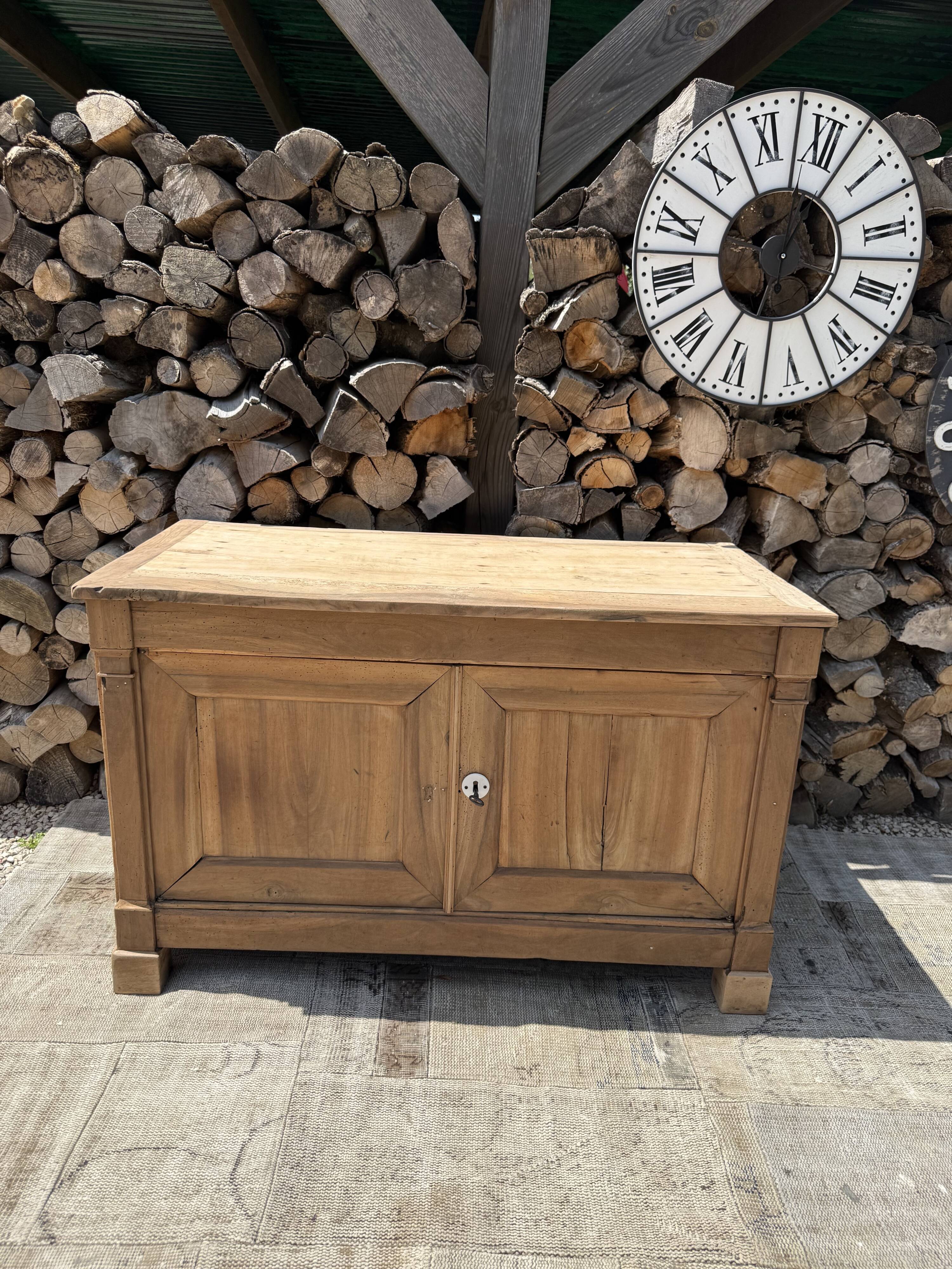 Maie ancienne rénovée / Buffet massif
