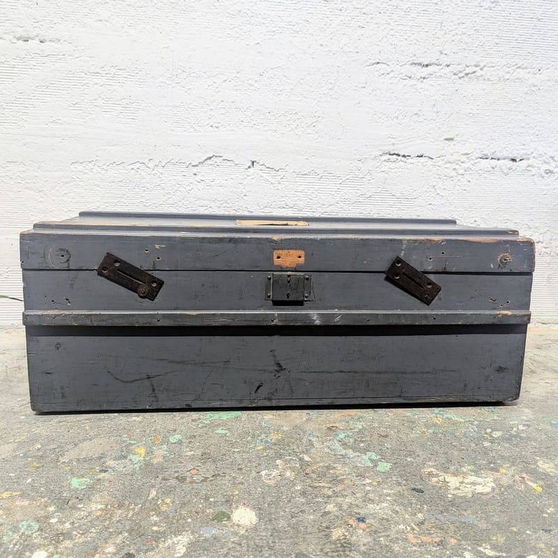 Wooden travel trunk