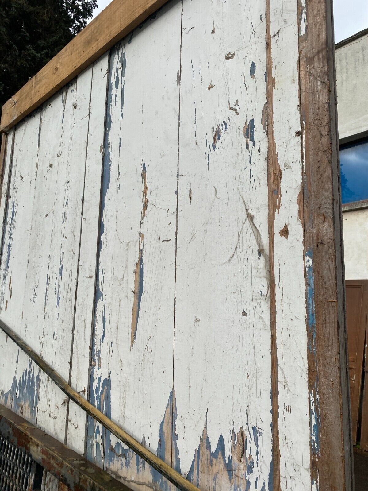 Façade de placard à double portes en sapin massif XXsiècle