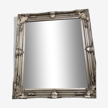 Miroir baroque massif avec un cadre argenté