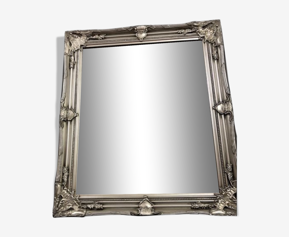 Miroir baroque massif avec un cadre argenté