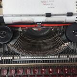 Machine á écrire olympia splendid 66