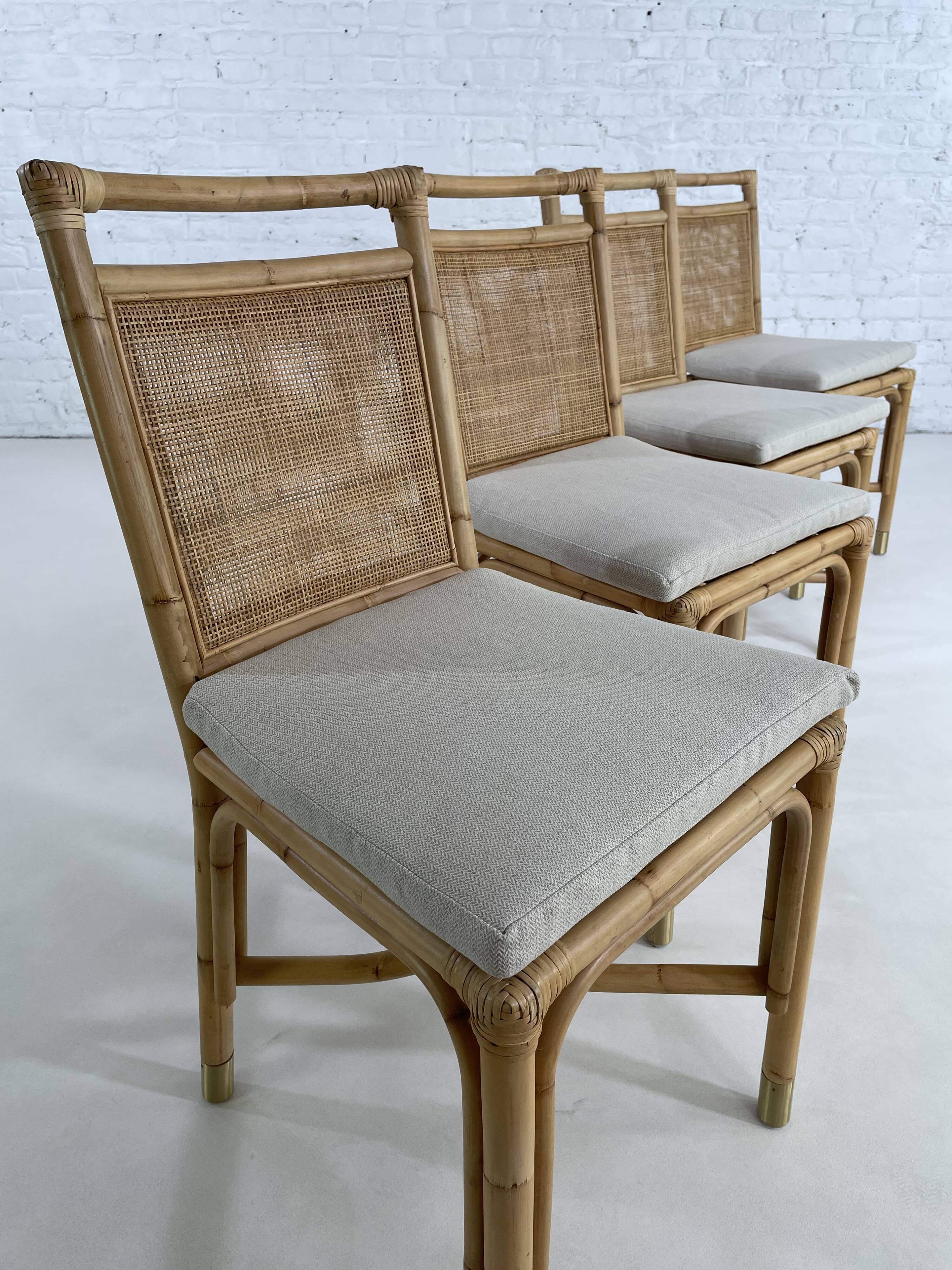 Suite de 4 chaises en rotin cannage et laiton