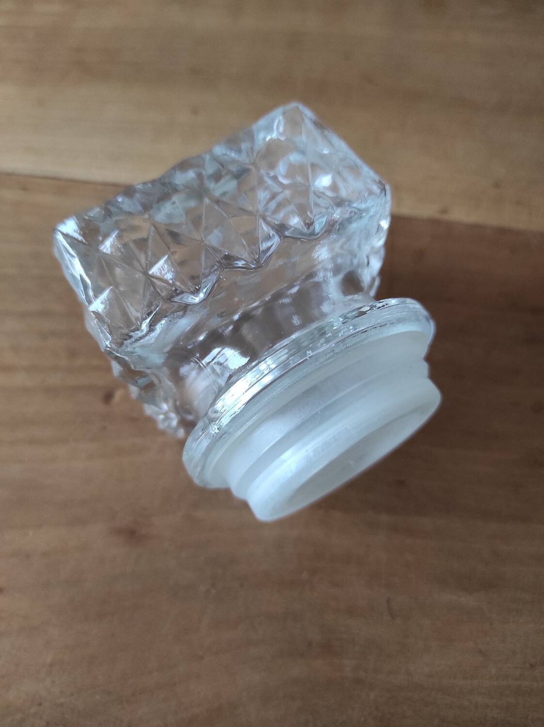 Glass whiskey decanter