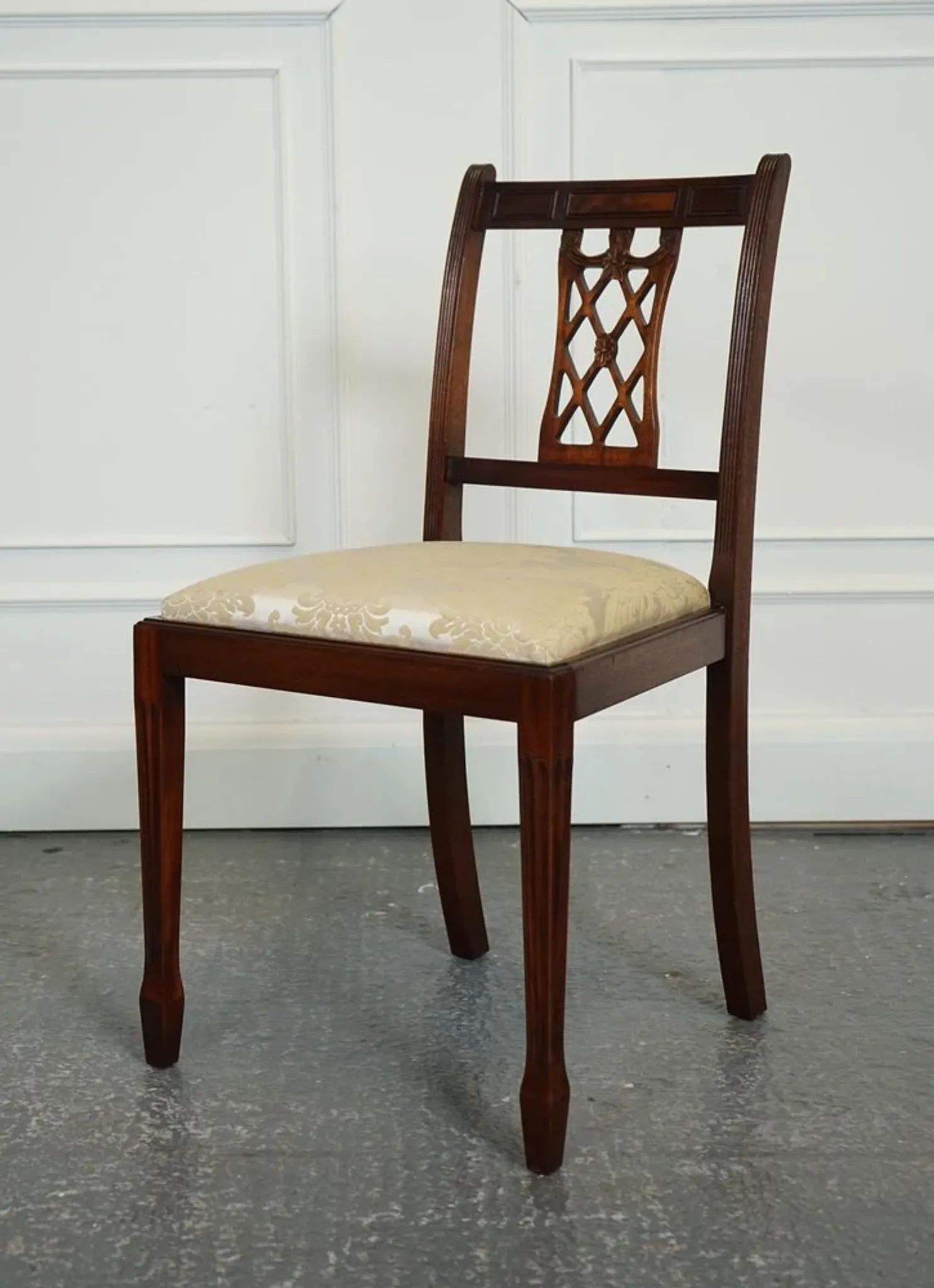 Chaises de Salle à Manger Hepplewhite avec Sièges Rembourrés Crème de Bevan Funnell, Set de 5