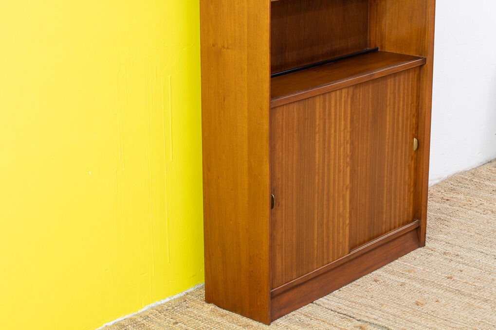 Scandinavian bookcase – 91 cm