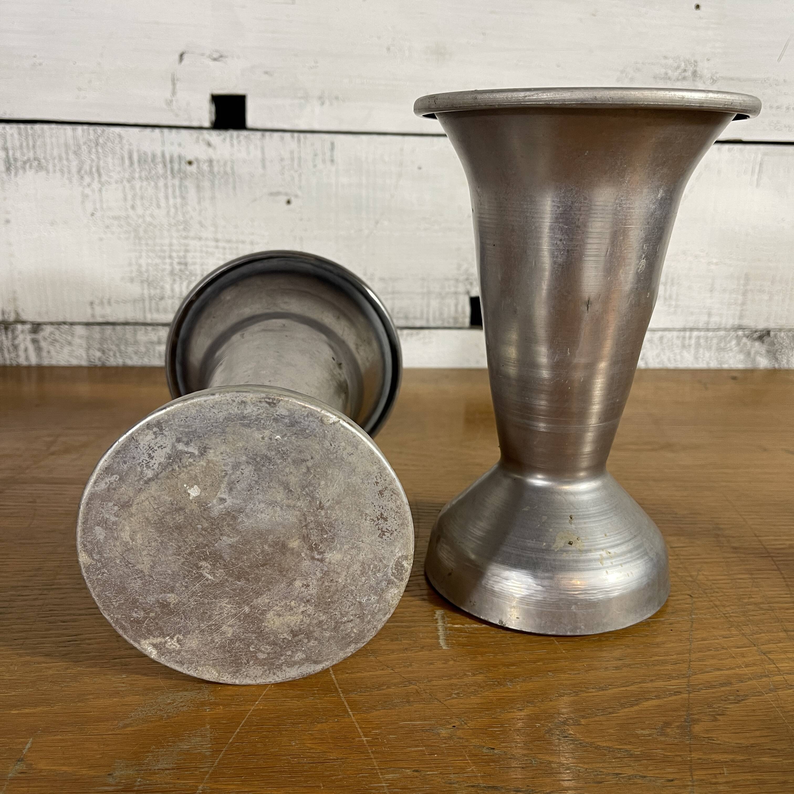 Paire de vase en alu