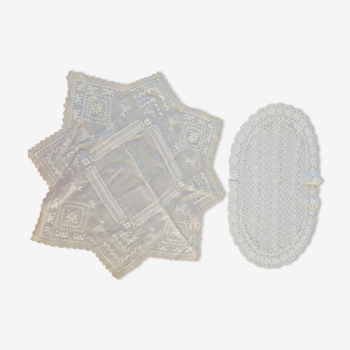 Lot 2 handmade old doilies