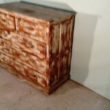 Commode en teck patinée.
