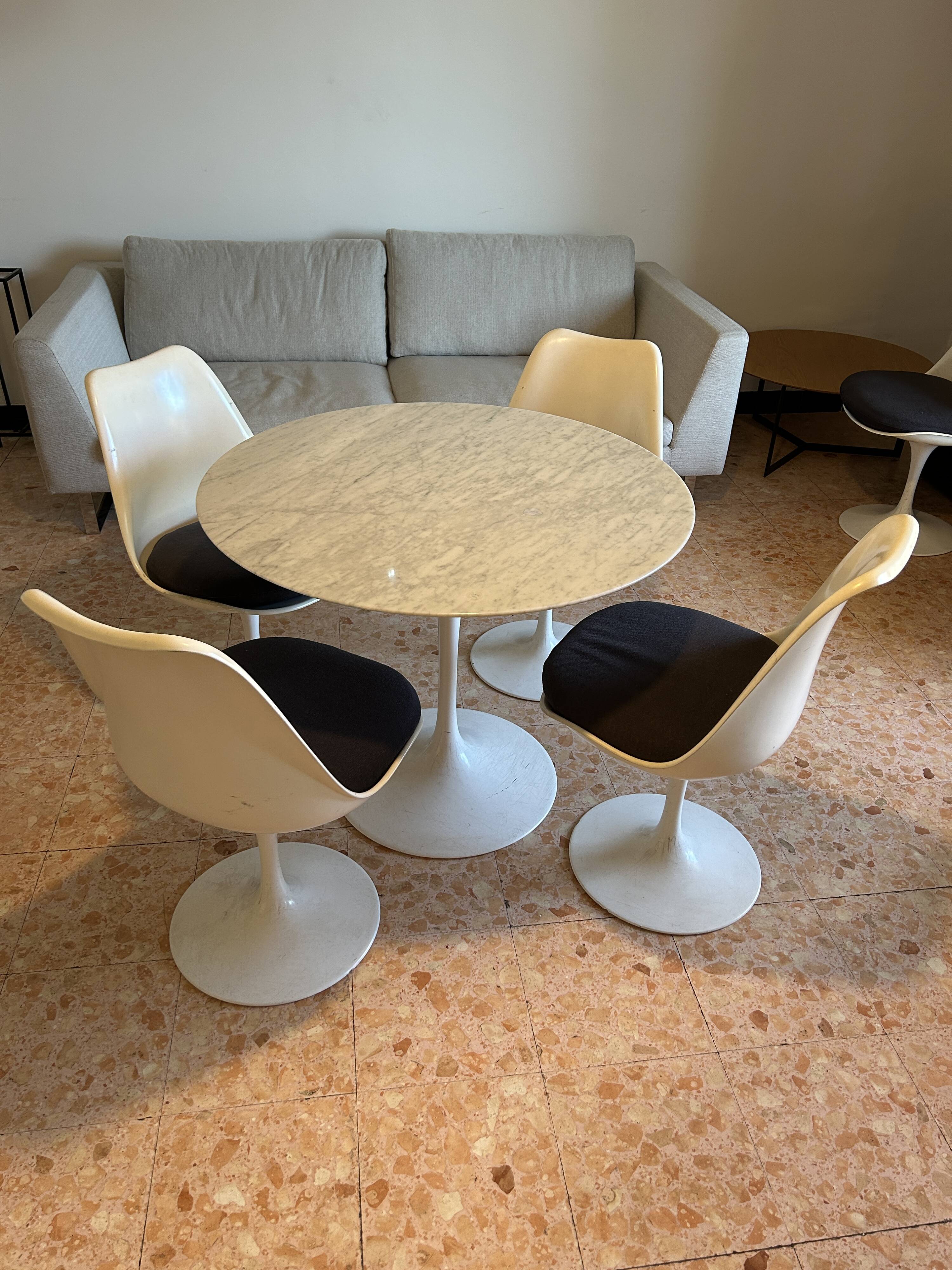 Saarinen round table