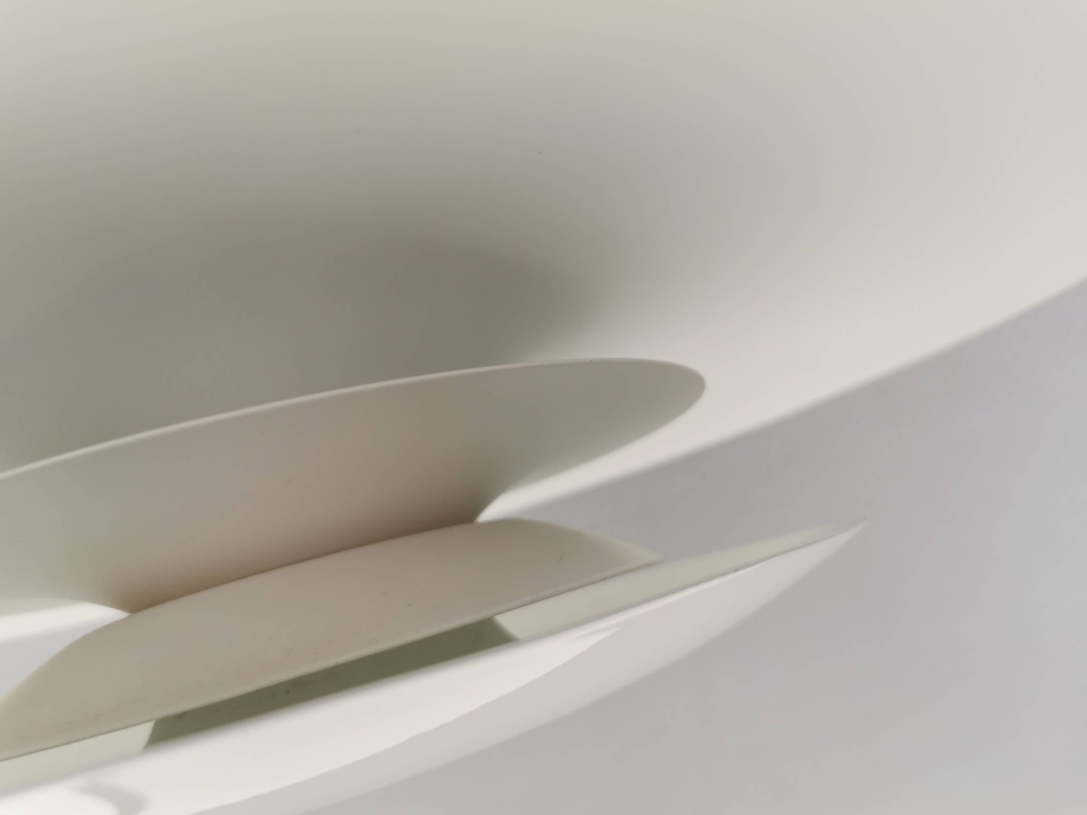 Lampe suspendue de la marque suédoise Belid, modèle Eclipse, début des années 2000.