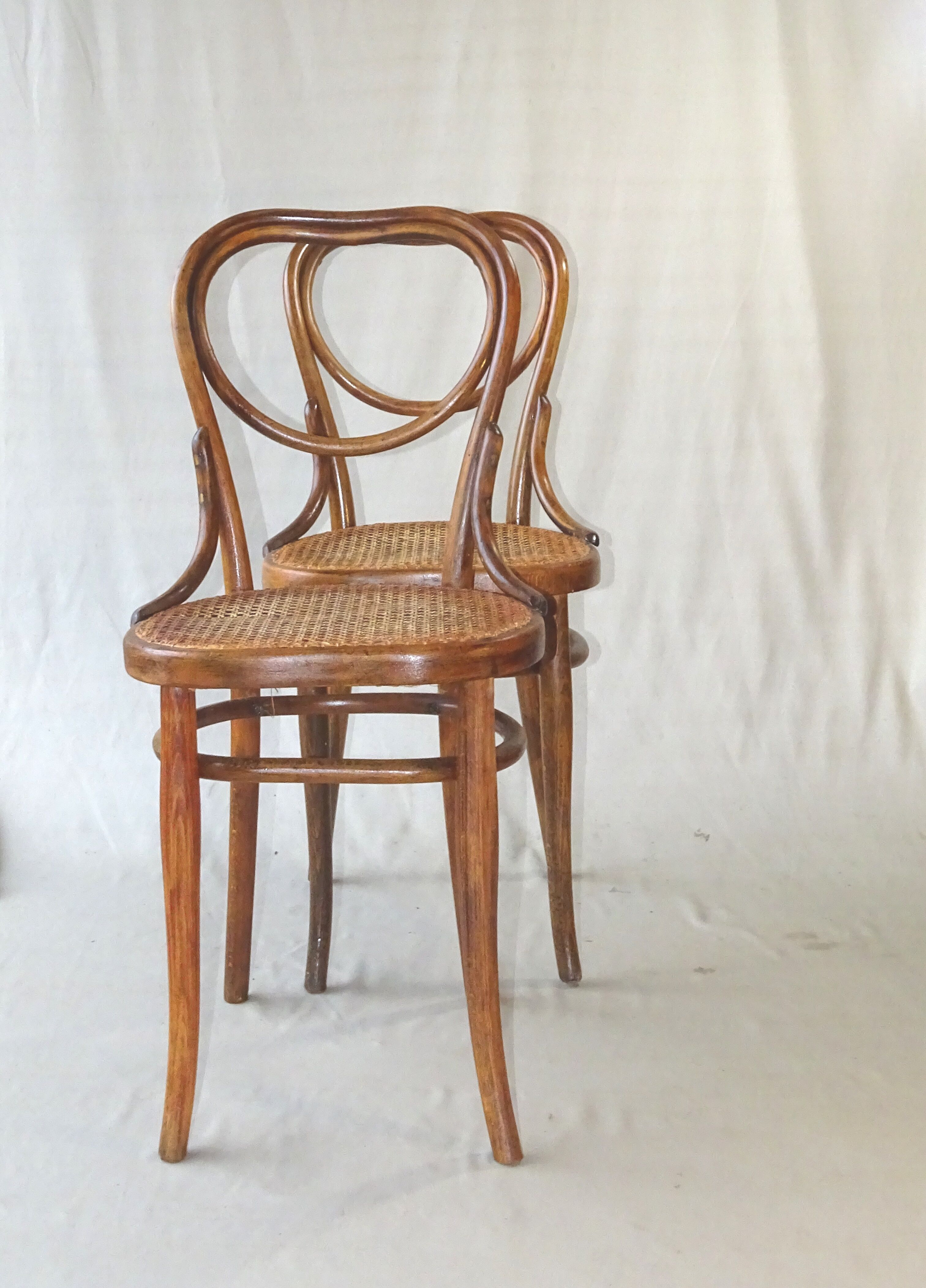 Chaises Thonet n°28 de 1900 cannées " cœur"