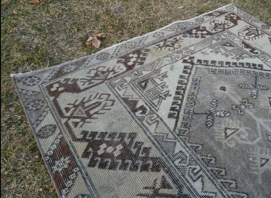 Vintage handmade Turkish rug 120x200 cm