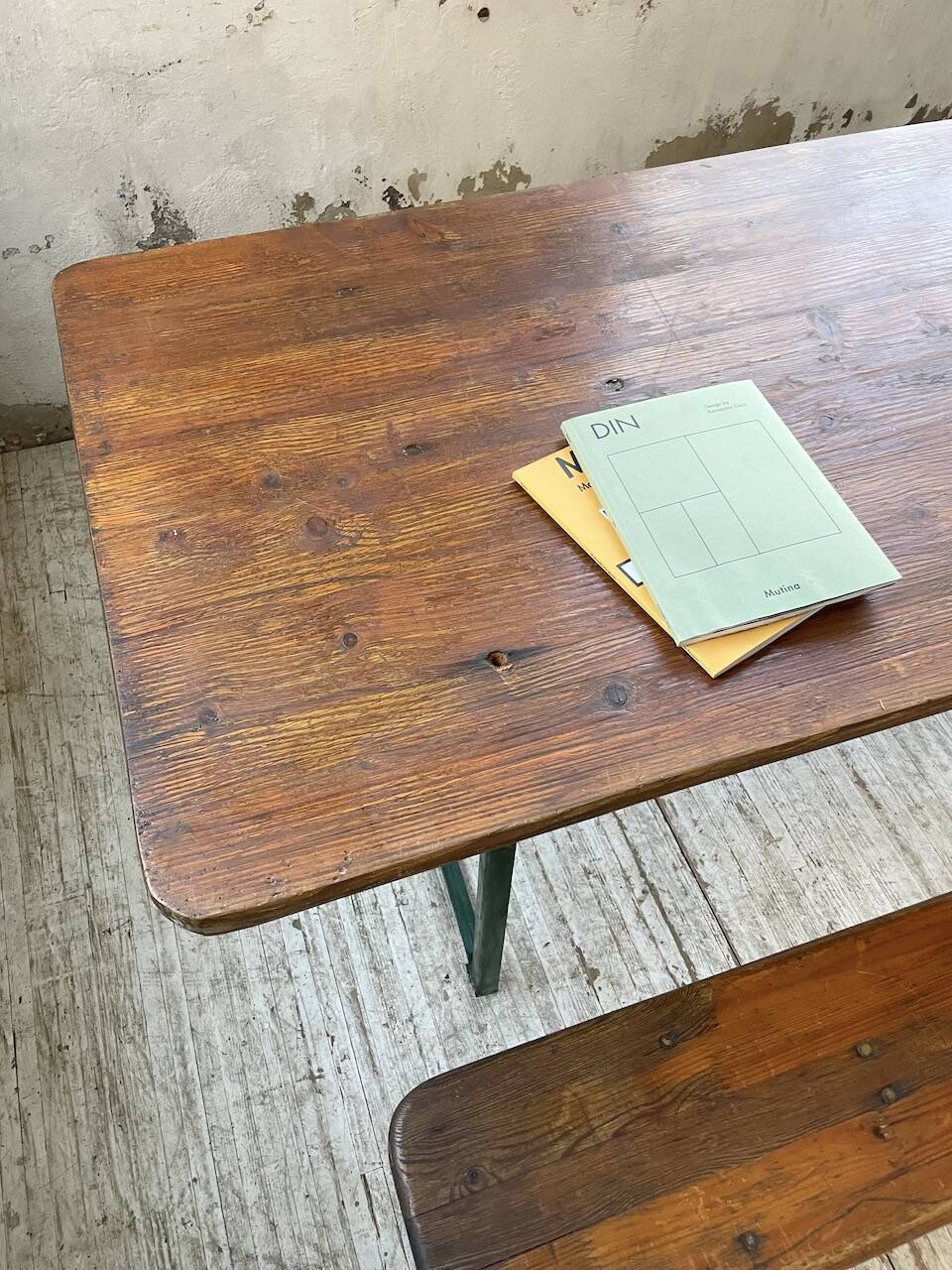 Guinguette table and its 2 benches