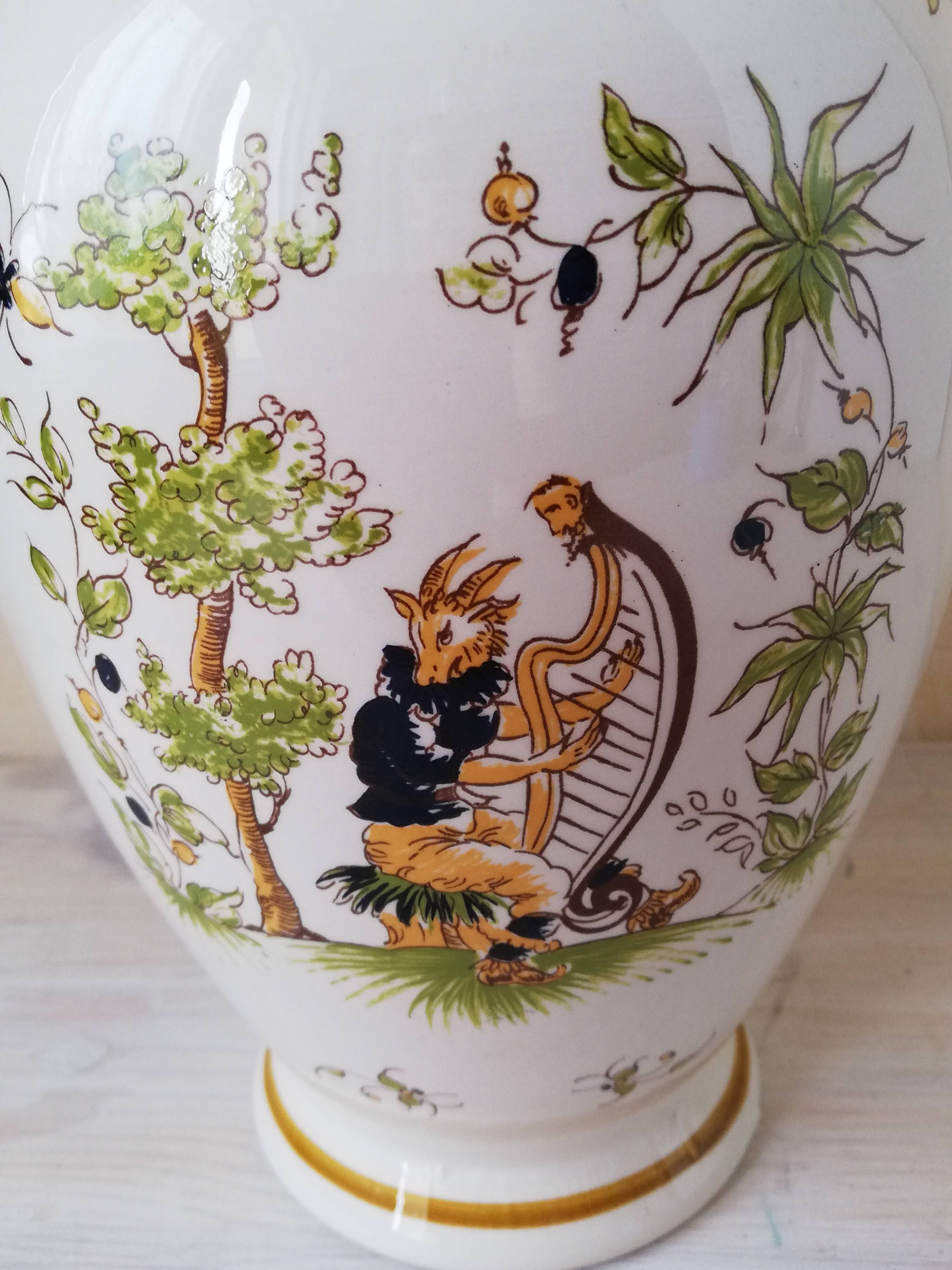 Vase old Moustier eighteenth century