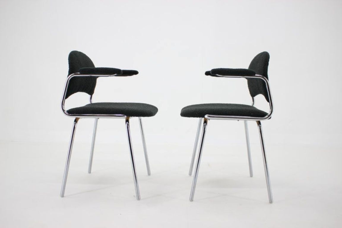 Paire de fauteuils tchèques en acier chromé tubulaire et tissu bouclé, années 1970