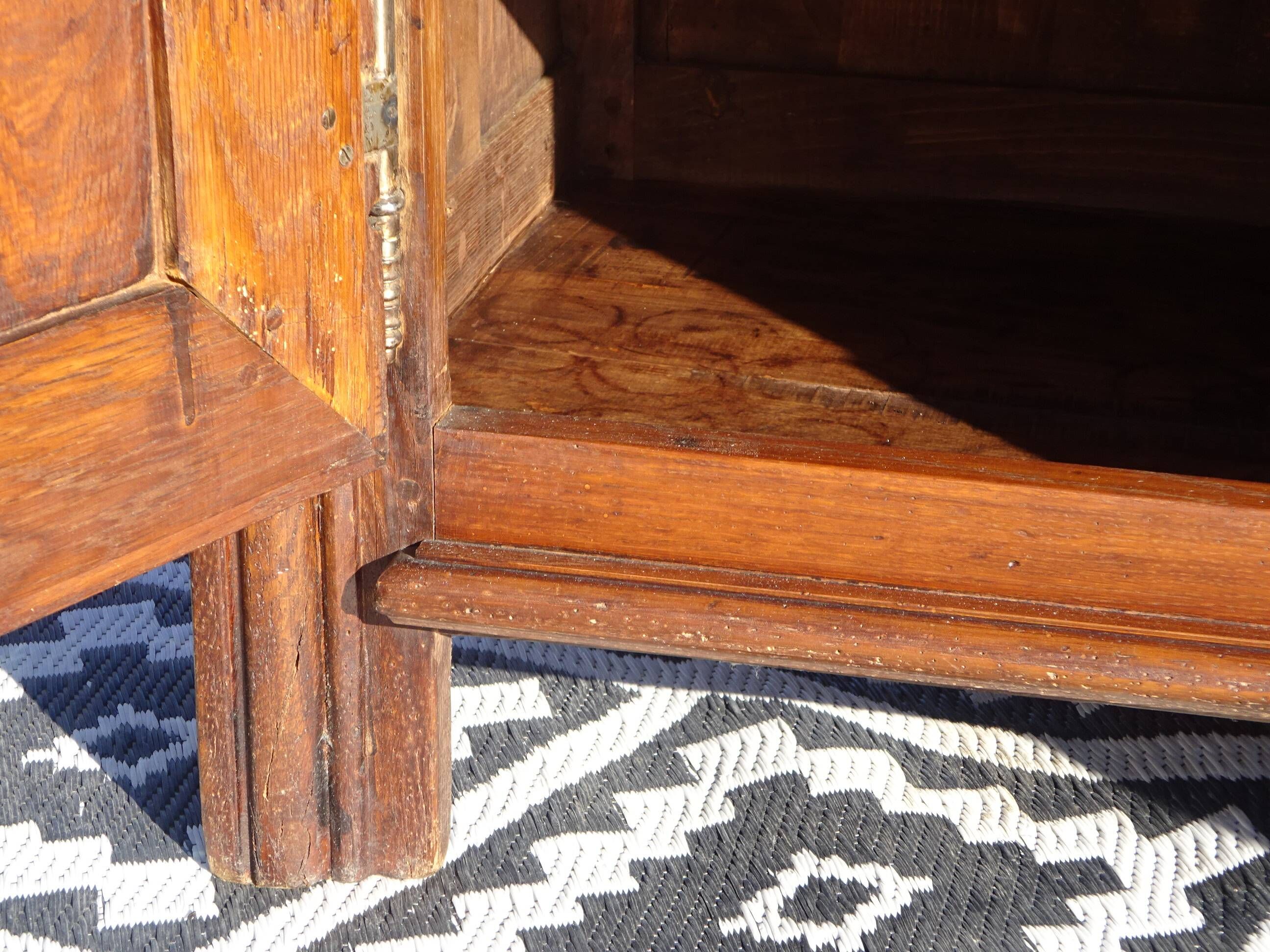 Small oak cabinet, 4 doors, Louis XIII style