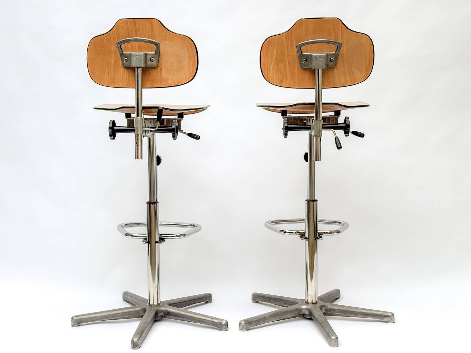 Paire de Chaises d’Atelier Vintage WERK SITZ – Icônes Industrielles