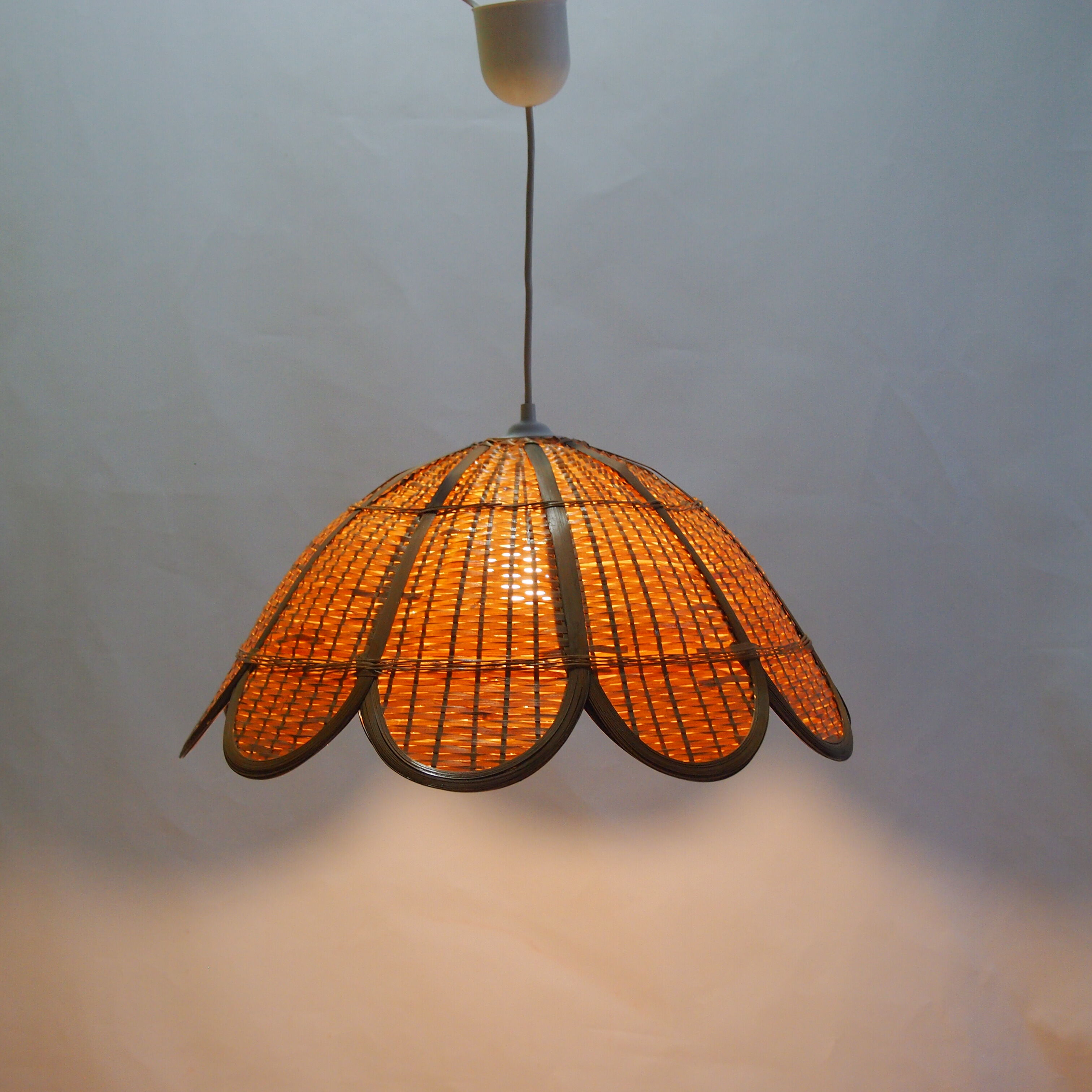 Vintage rattan suspension tulip